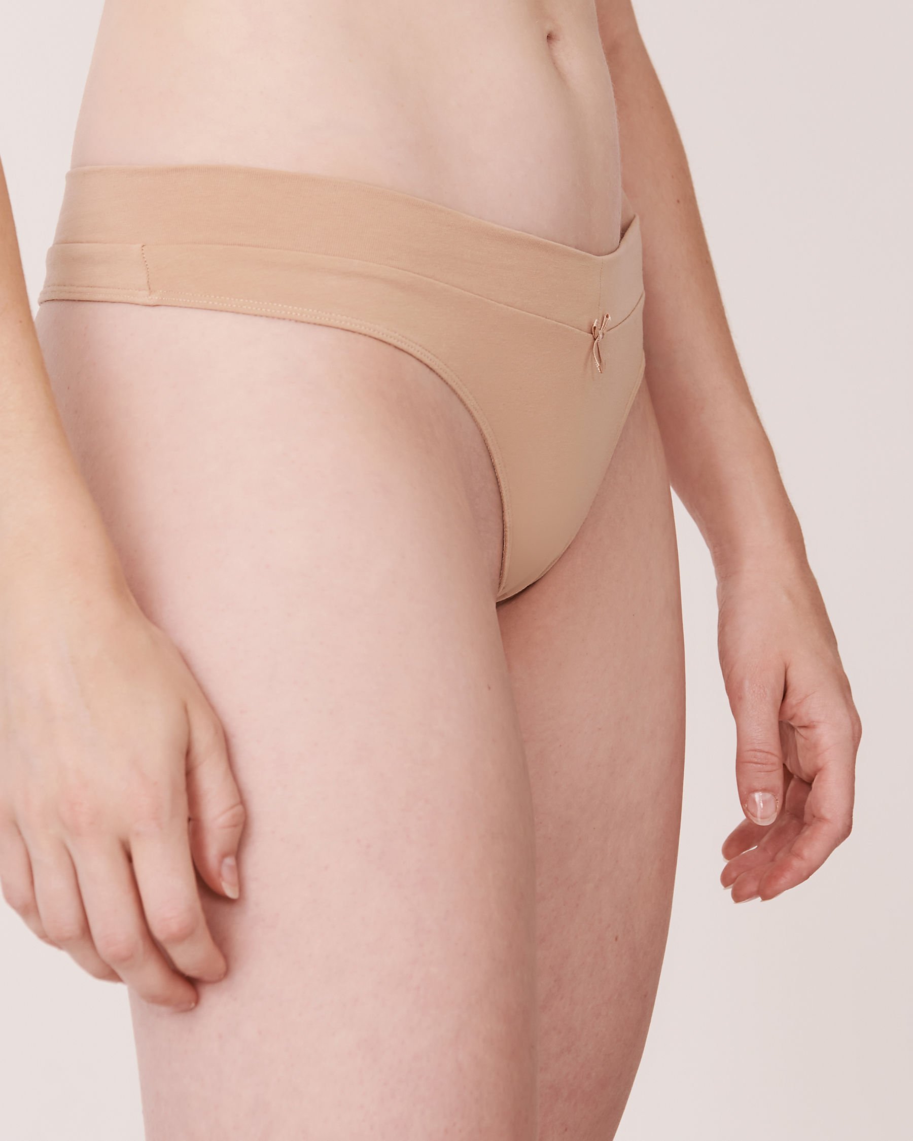 LA VIE EN ROSE Cotton Thong Panty Latte 564-211-0-00 - View1