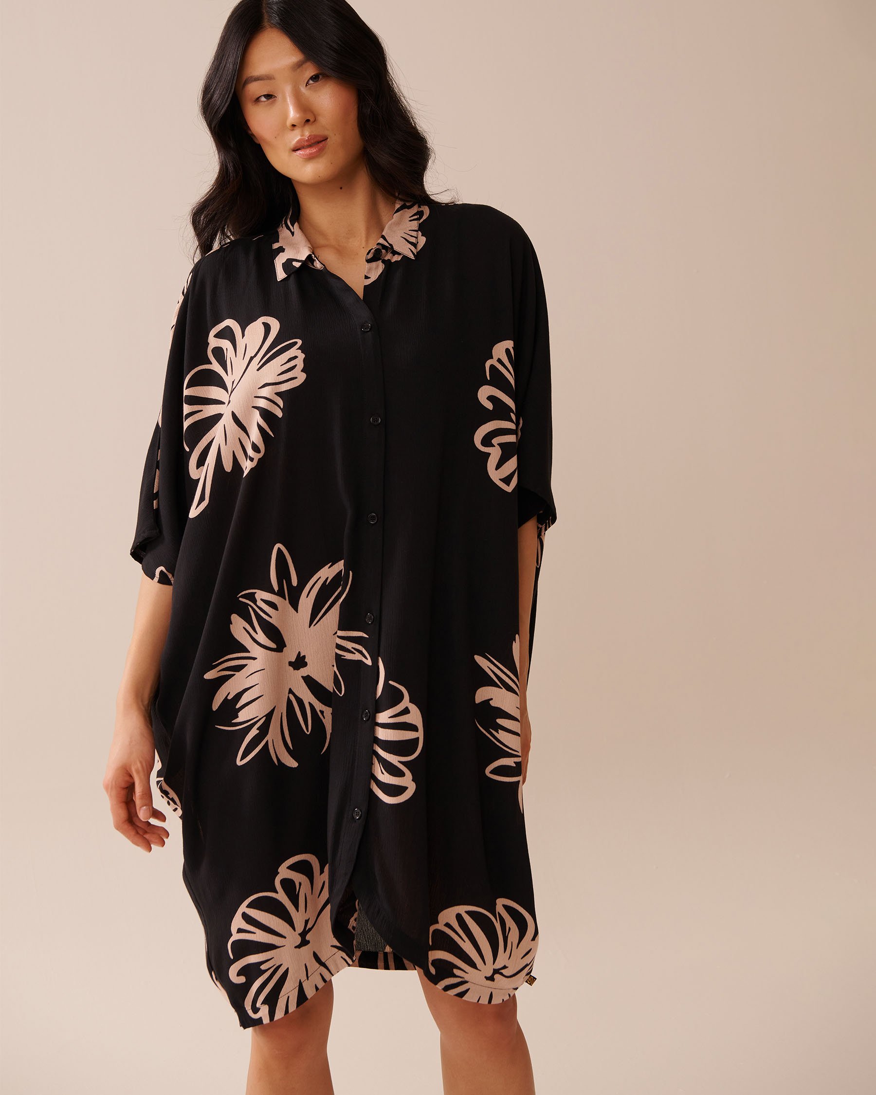 LA VIE EN ROSE AQUA Long Gauze Shirt Black Hibiscus 80100035 - View2