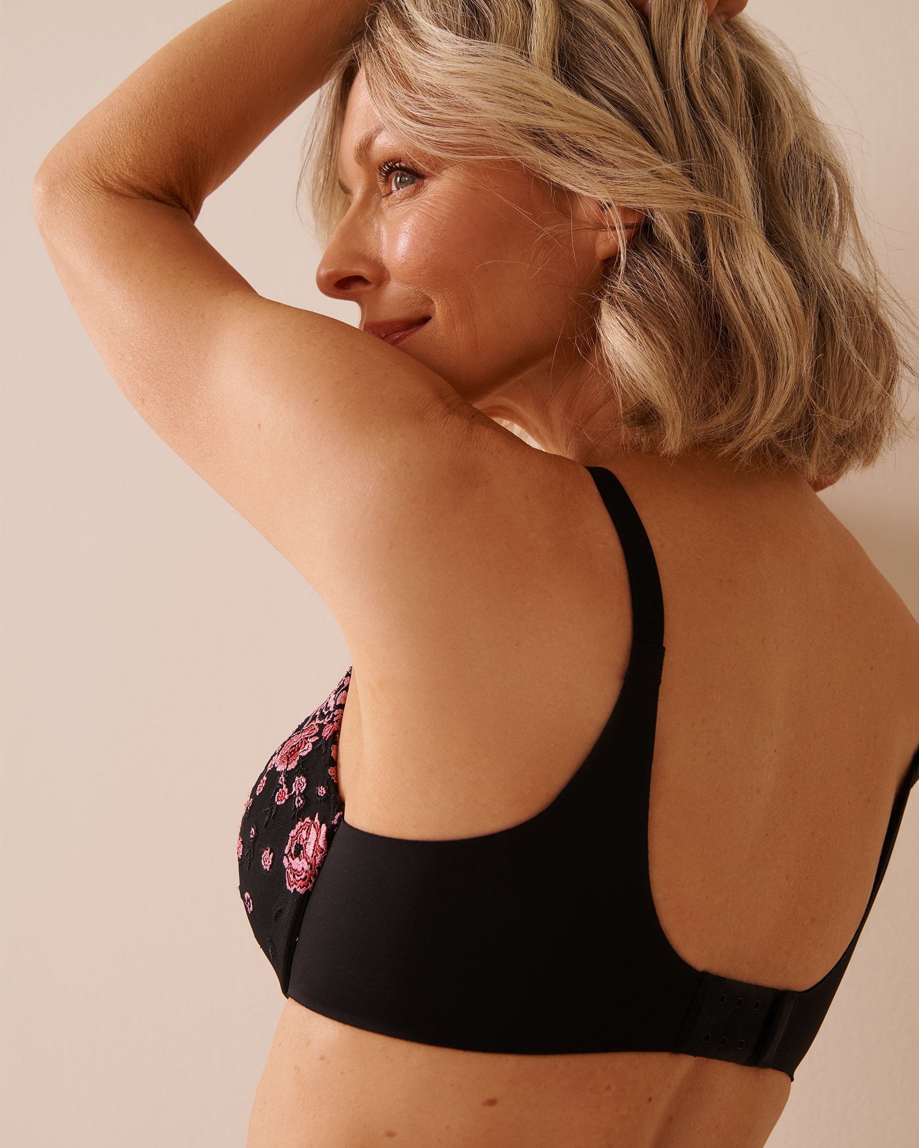 LA VIE EN ROSE Lightly Lined Sleek Back Bra Black & Pink Floral 10200512 - View3