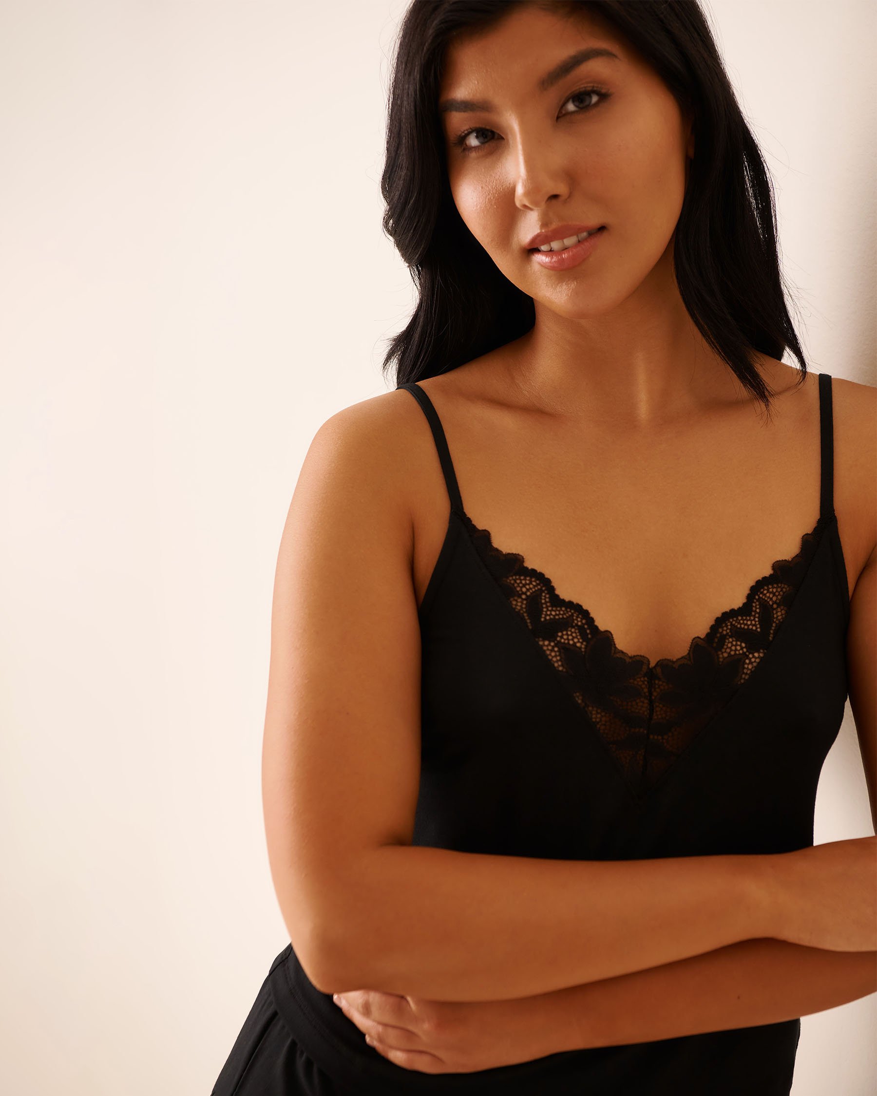 LA VIE EN ROSE Lace Detail Modal Crop Cami Black 60100148 - View3