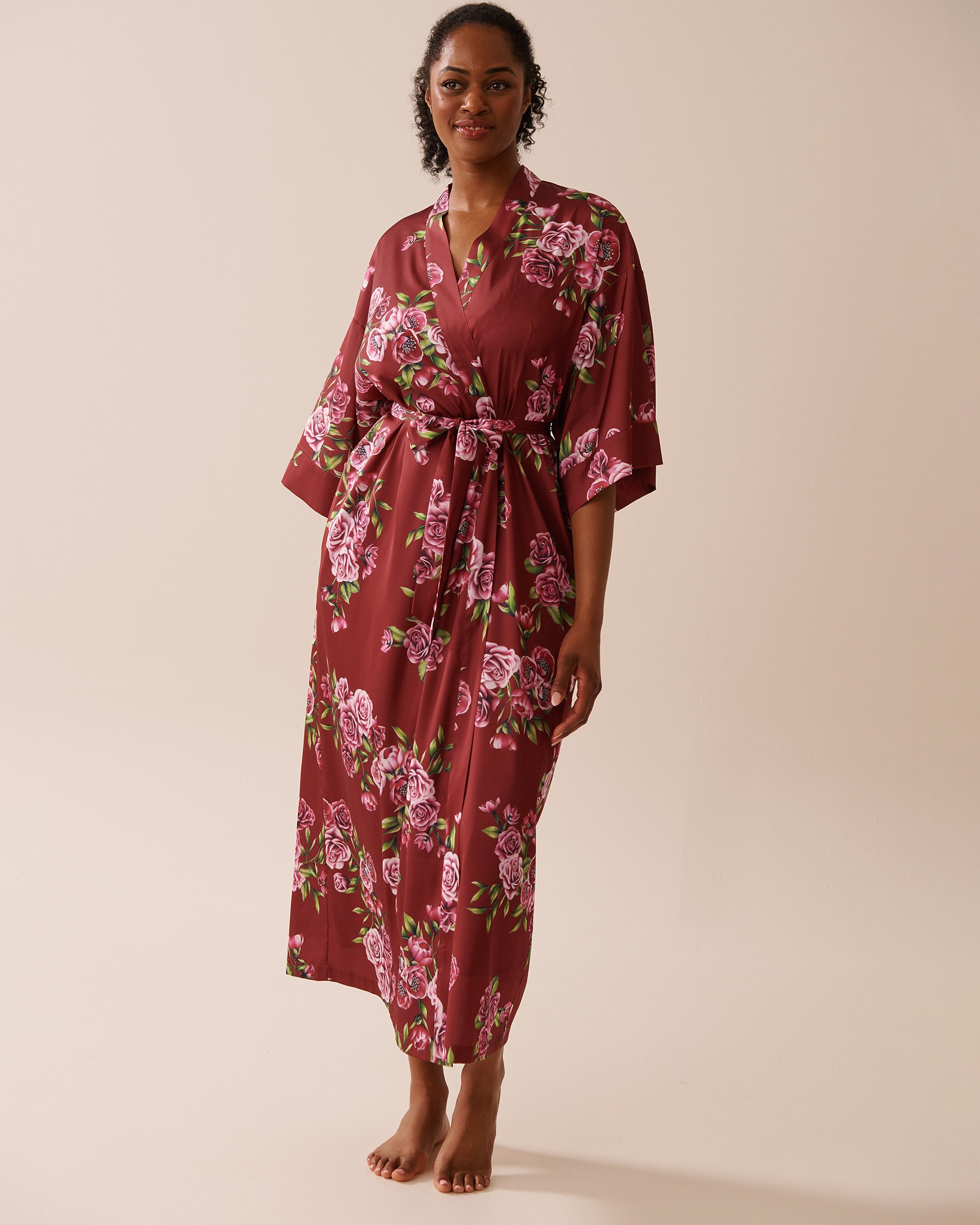 LA VIE EN ROSE Rose Print Satin Long Kimono Red Rose Garden 60600098 - View4
