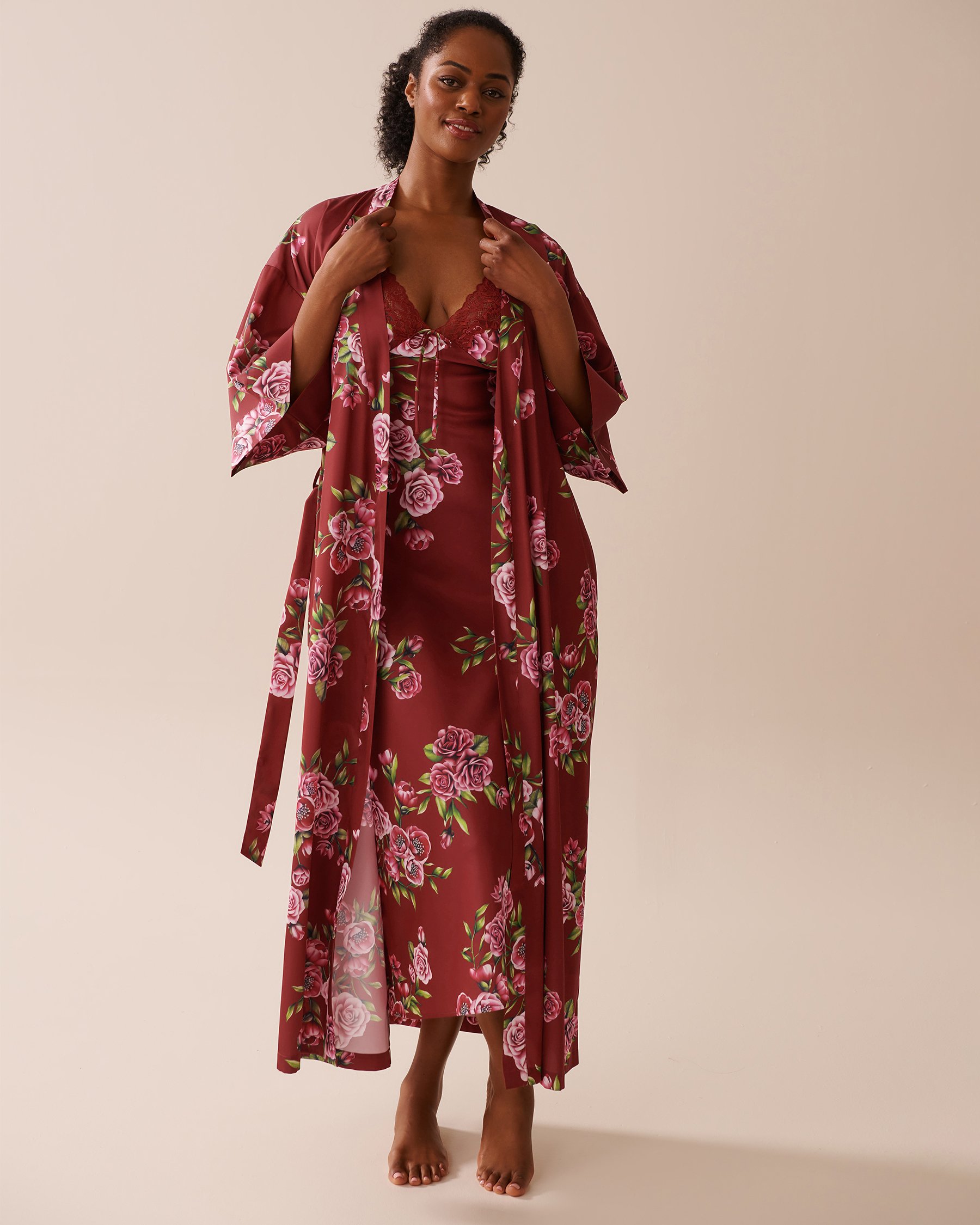 LA VIE EN ROSE Rose Print Satin Long Kimono Red Rose Garden 60600098 - View7