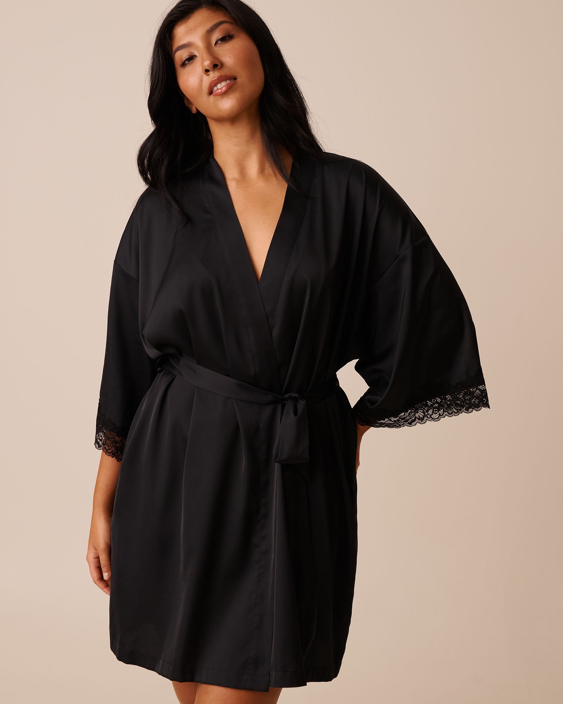 LA VIE EN ROSE Satin and Lace Trim Kimono Black 60600097 - View3