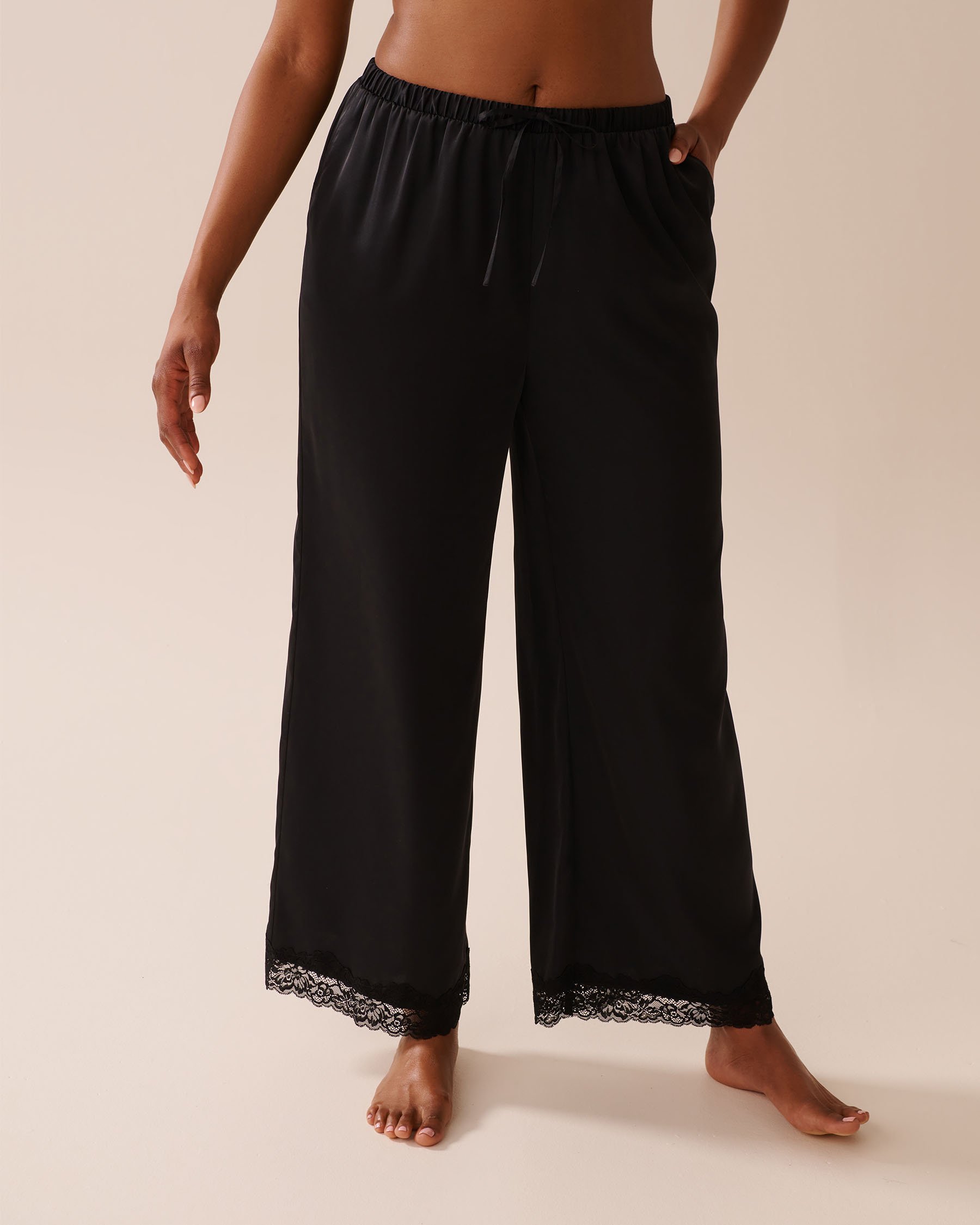 LA VIE EN ROSE Satin and Lace Trim Pants Black 60200137 - View1