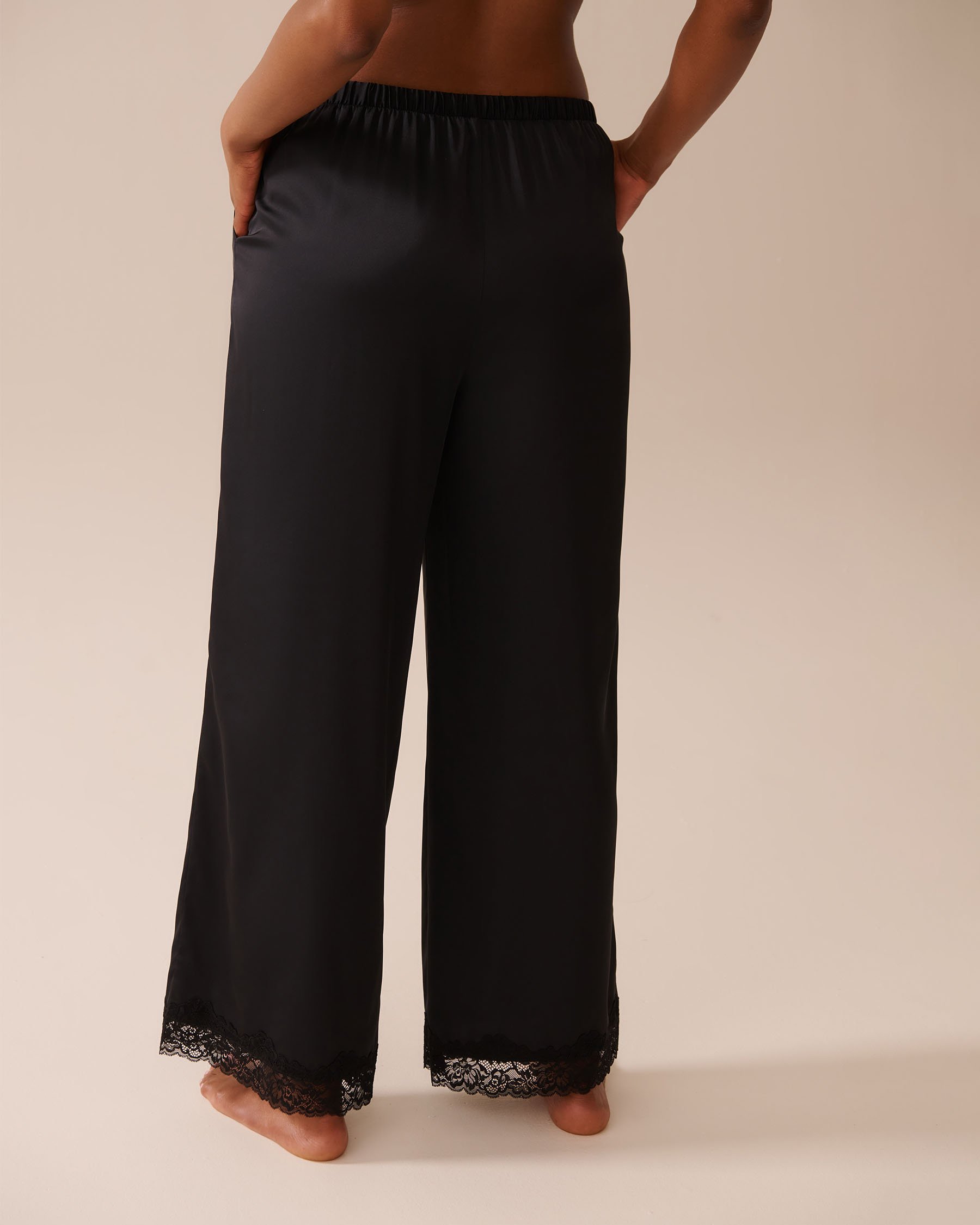 LA VIE EN ROSE Satin and Lace Trim Pants Black 60200137 - View2