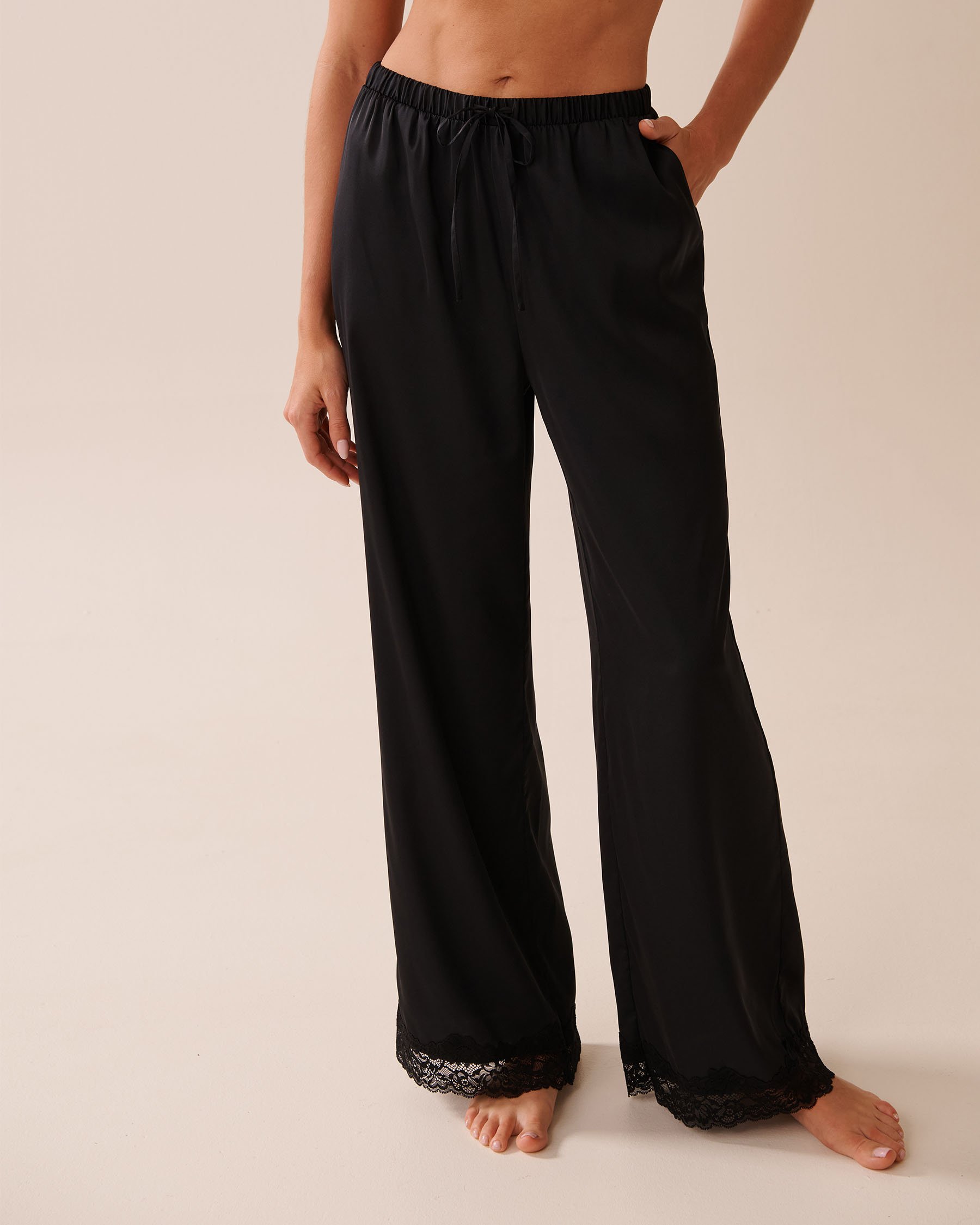 LA VIE EN ROSE Satin and Lace Trim Pants Black 60200137 - View4