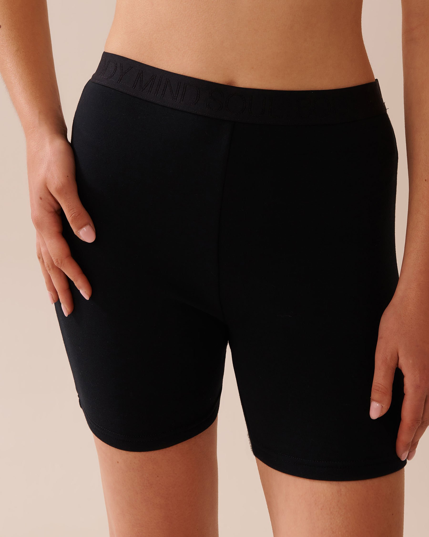 LA VIE EN ROSE Biker Style Shorts Black 50200096 - View1