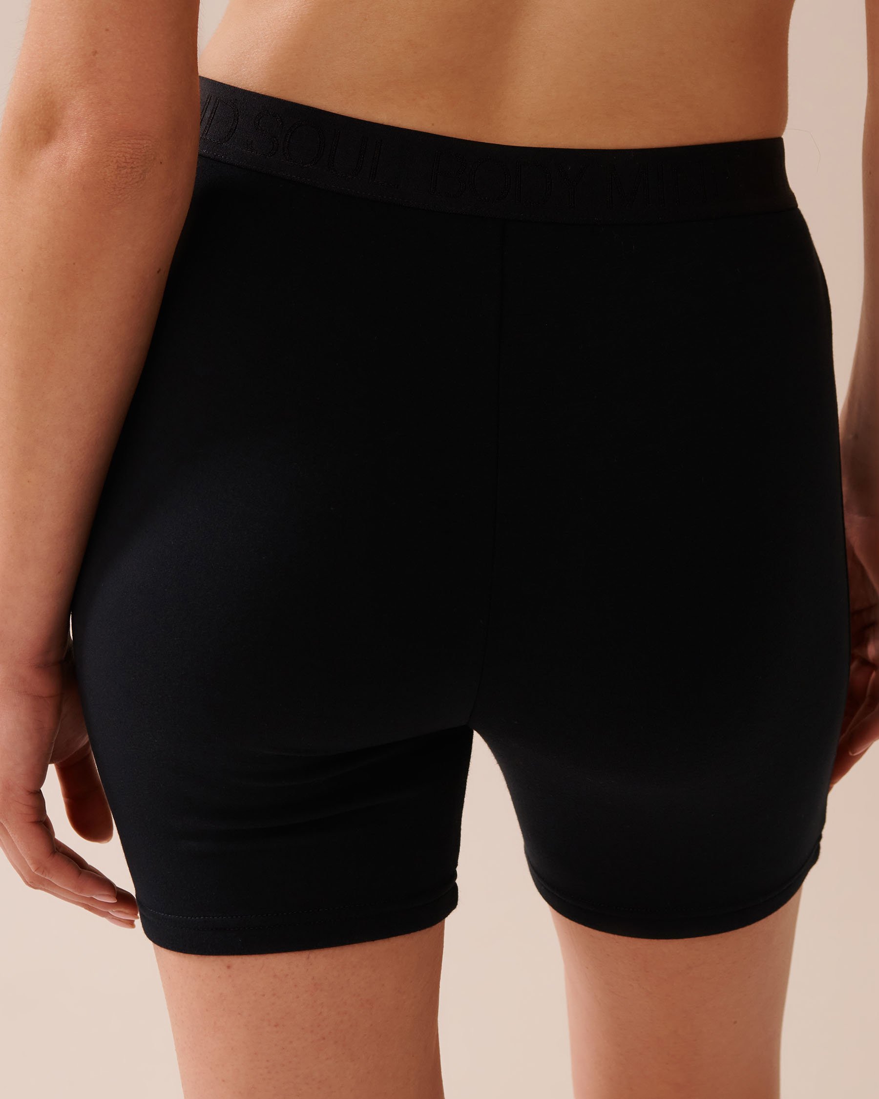 LA VIE EN ROSE Biker Style Shorts Black 50200096 - View2