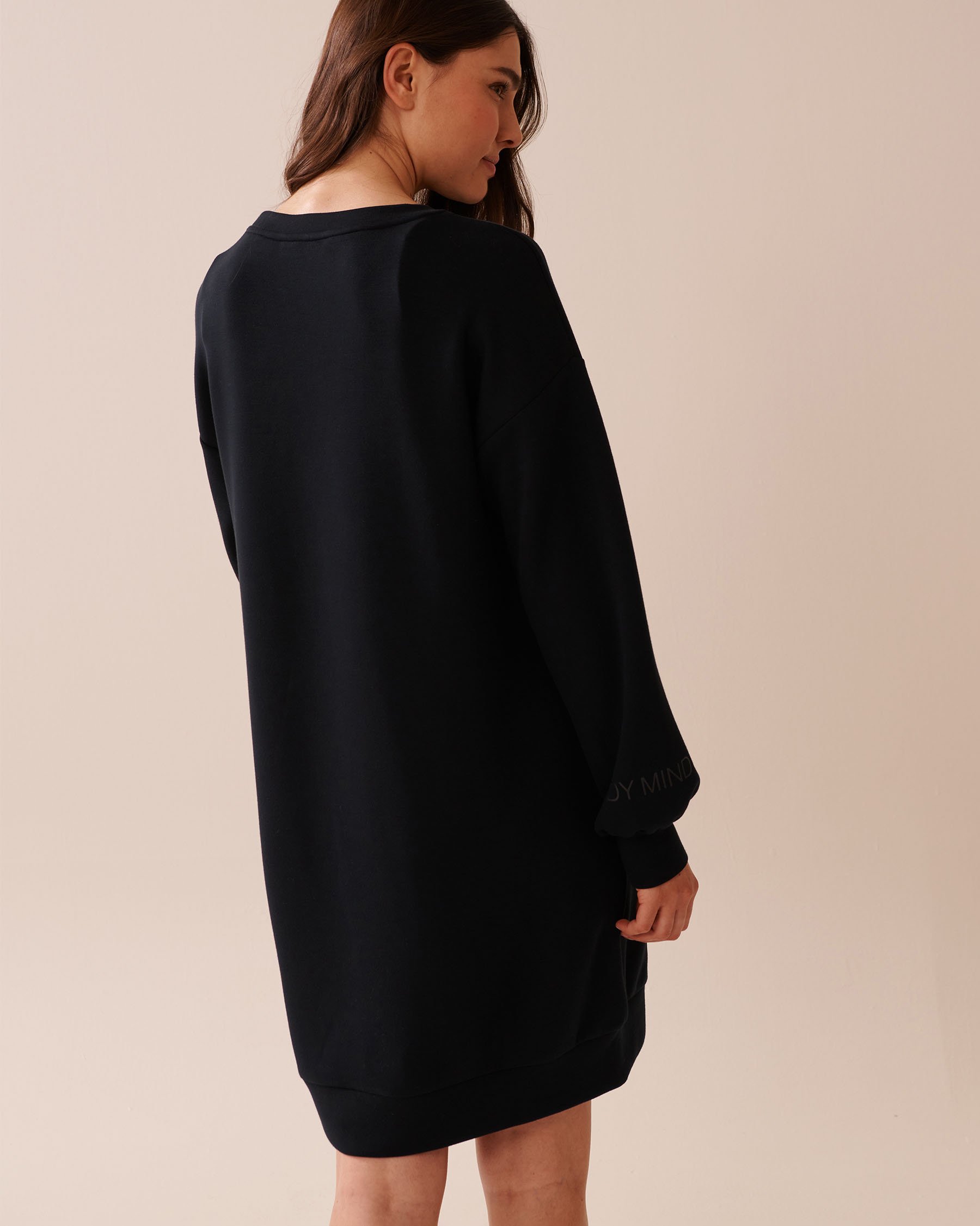 LA VIE EN ROSE Oversized Sweatshirt Dress Black 50400044 - View2