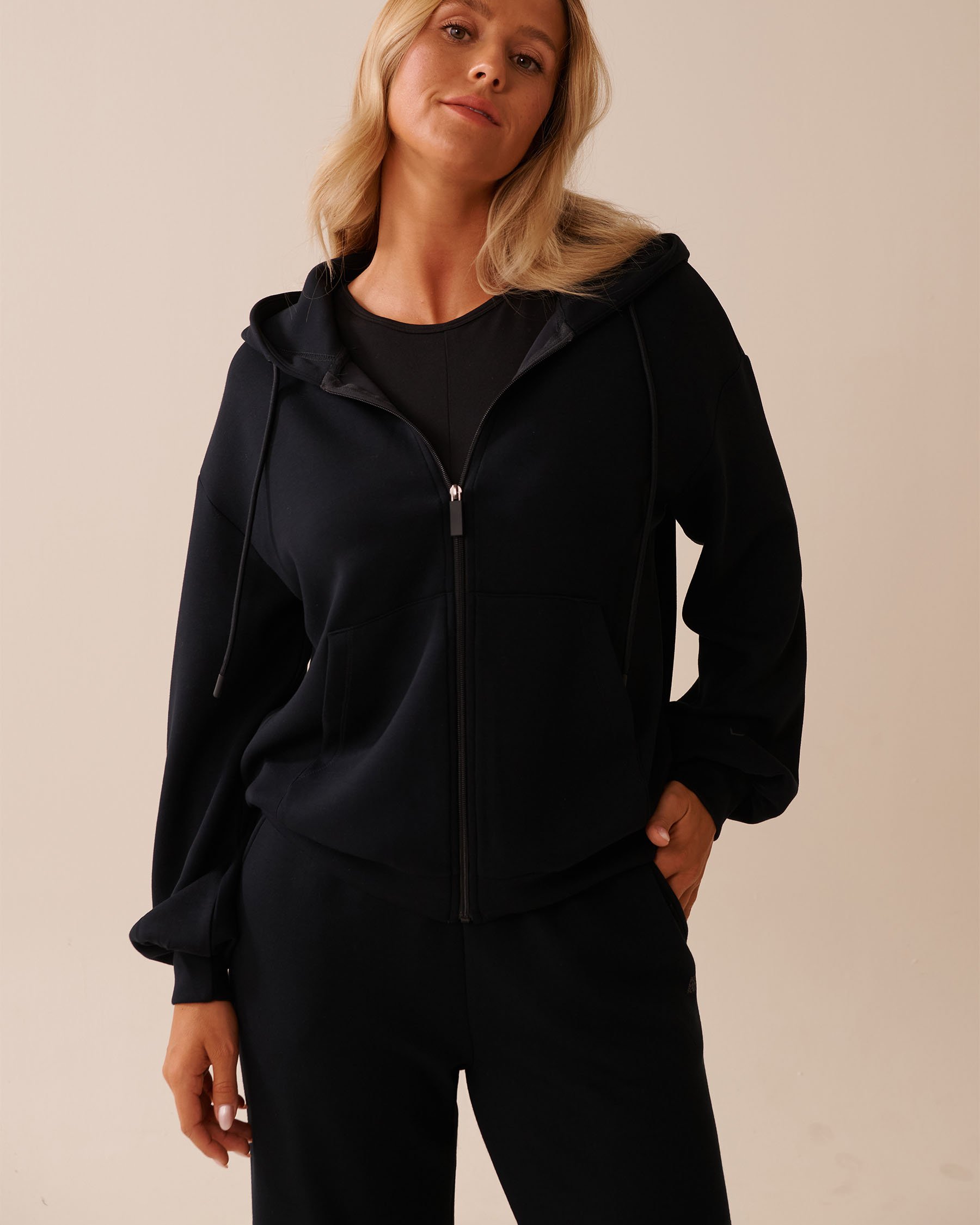 LA VIE EN ROSE Zip-up Hoodie Black 50100109 - View1