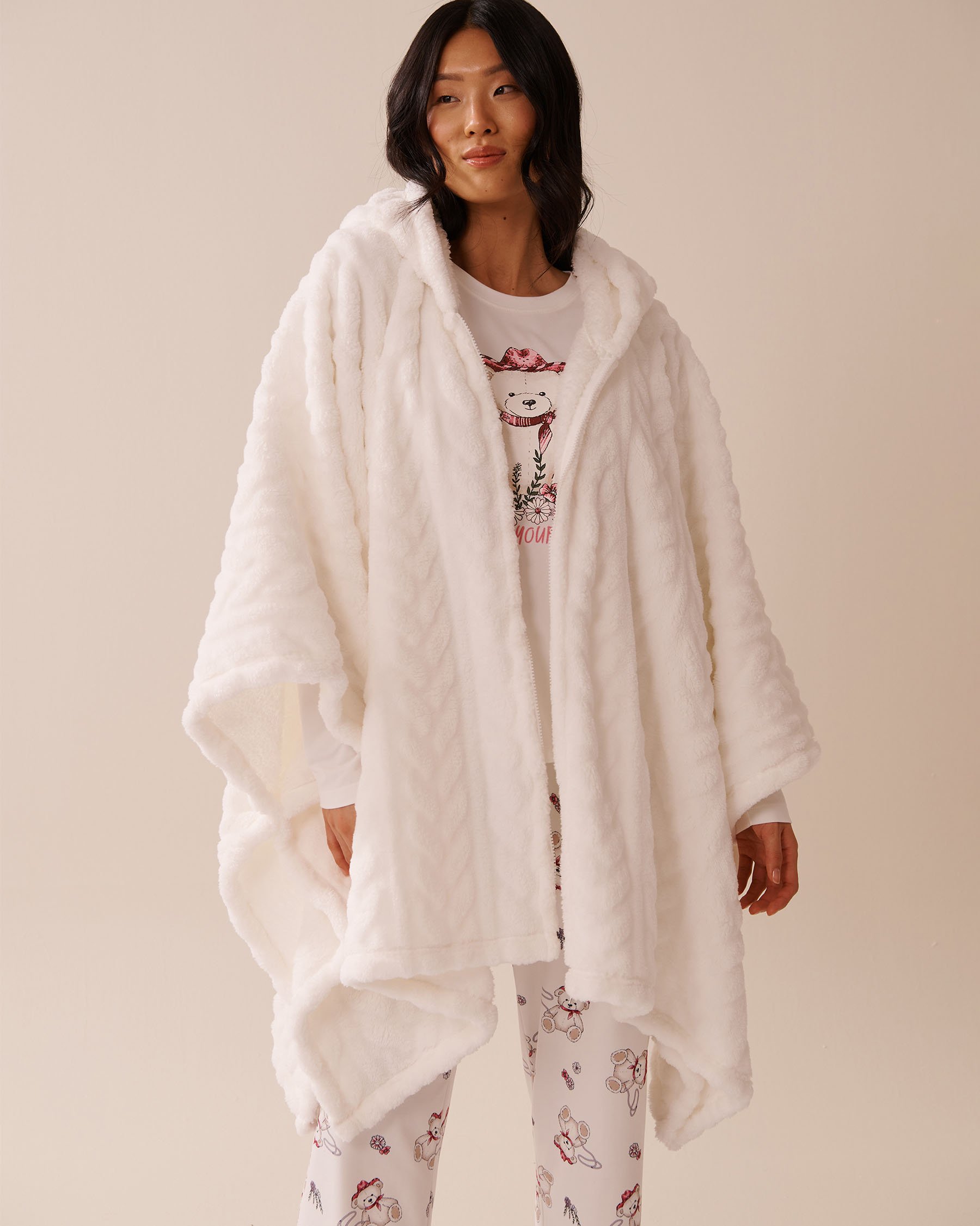 LA VIE EN ROSE Cable Effect Soft Plush Hooded Cape White 40700411 - View1