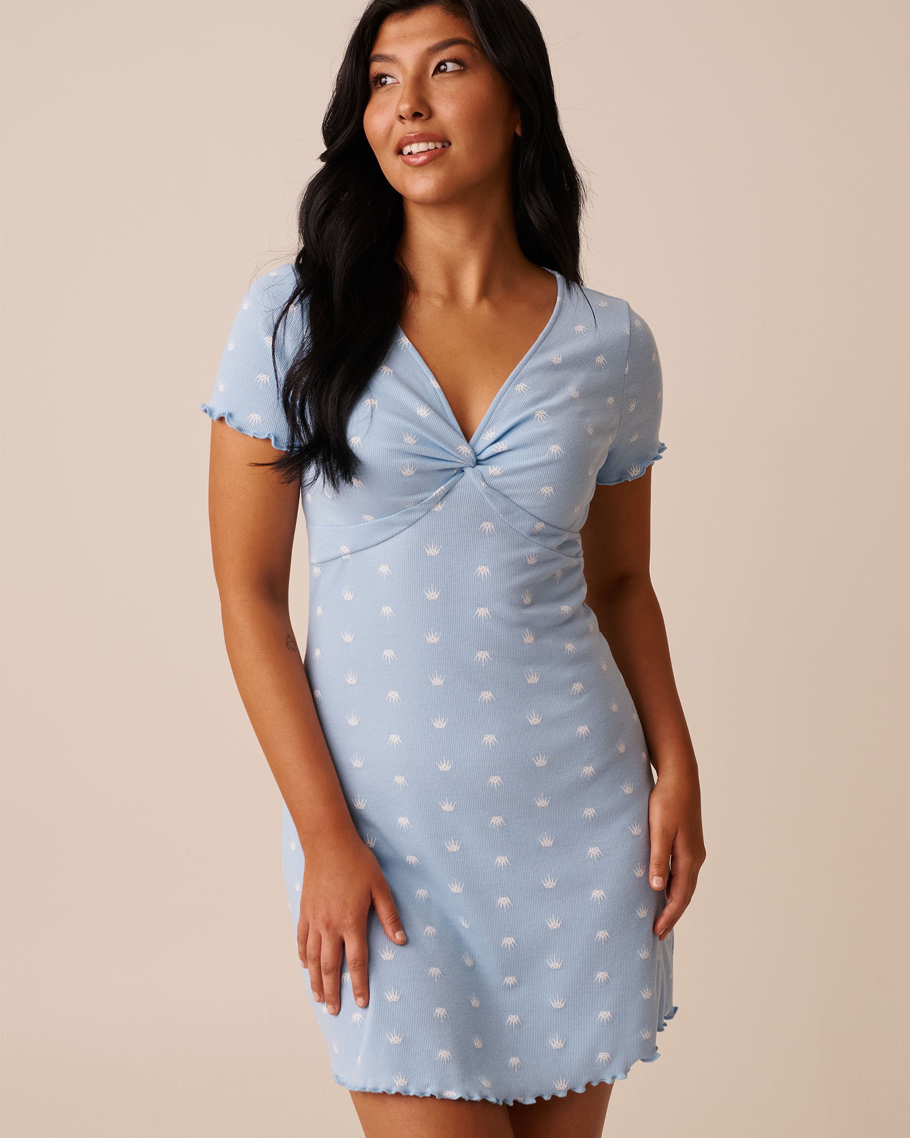 LA VIE EN ROSE Chemise de nuit côtelée imprimé couronnes Bleu pastel/Couronnes 40500439 - Voir4