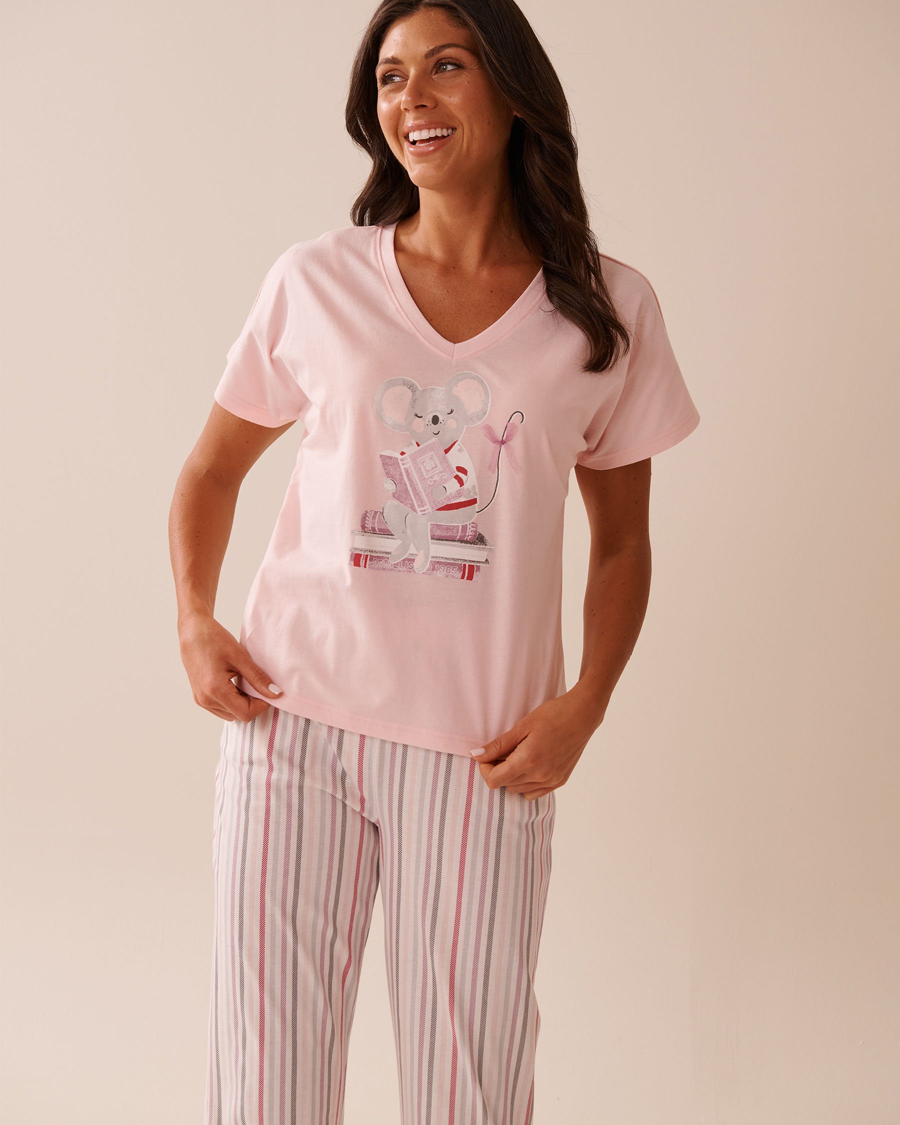 LA VIE EN ROSE Mouse Print Cotton V-neck T-shirt Lotus Pink 40100768 - View1