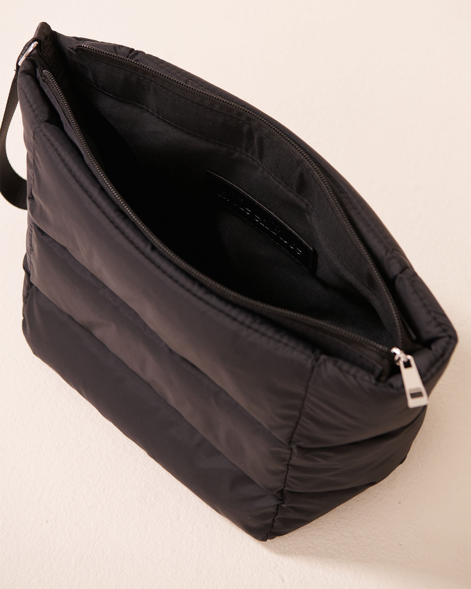 LA VIE EN ROSE Quilted Cosmetic Bag Black 40700405 - View2