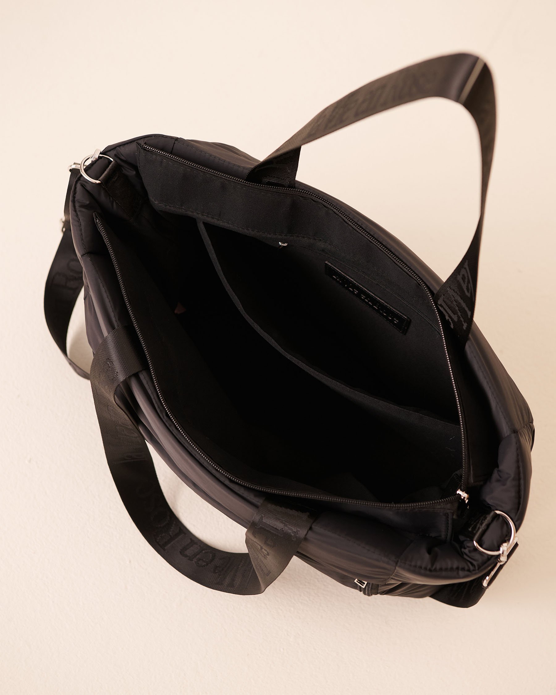 LA VIE EN ROSE Quilted Tote Bag Black 40700404 - View2