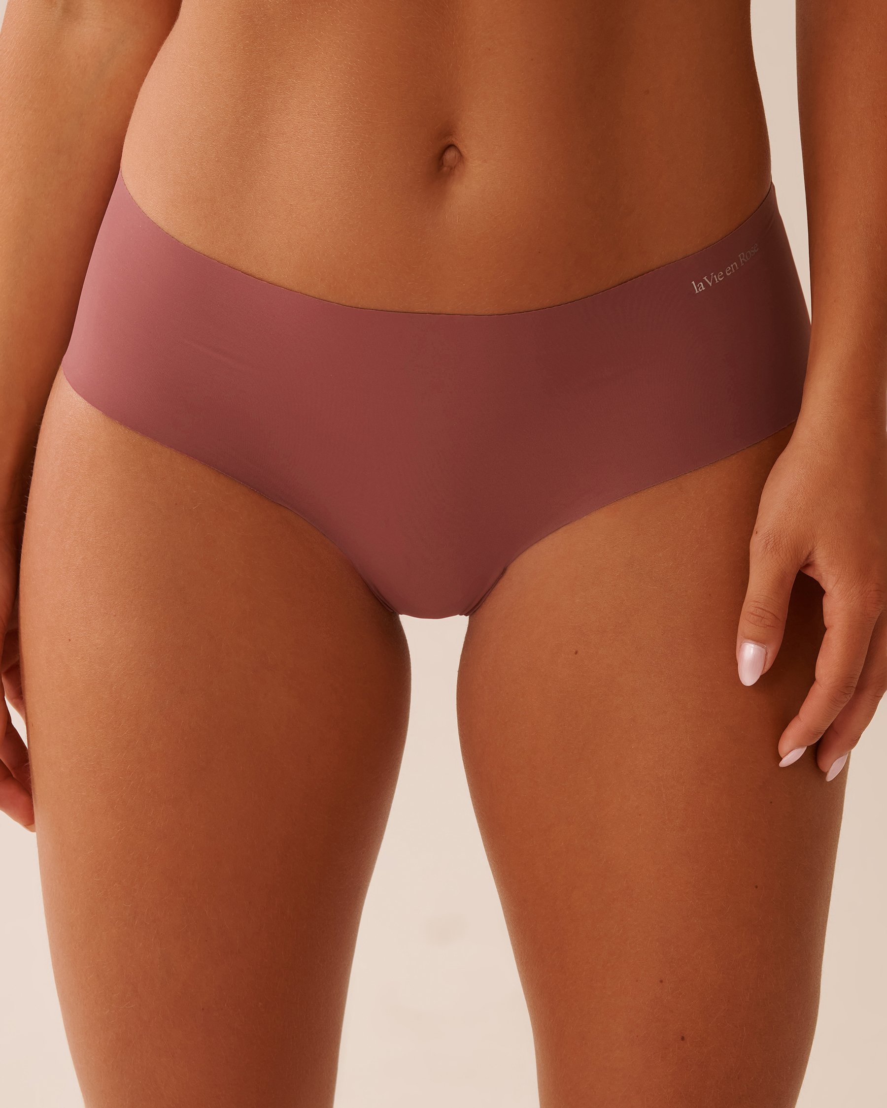 LA VIE EN ROSE Microfiber Invisible Hiphugger Panty Raspberry Red 20200658 - View1