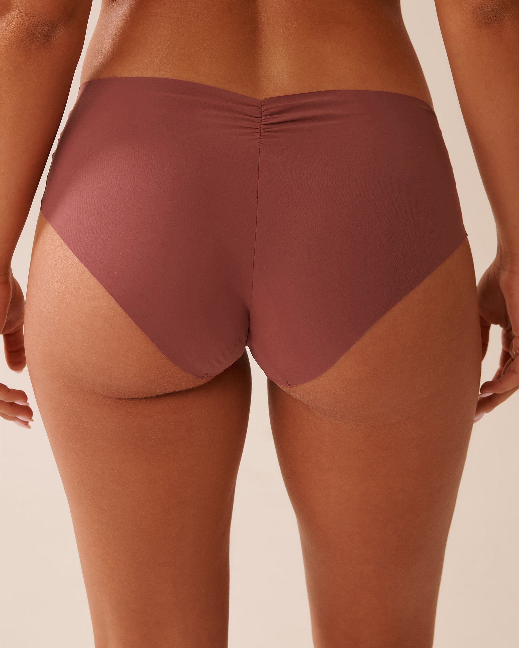 LA VIE EN ROSE Microfiber Invisible Hiphugger Panty Raspberry Red 20200658 - View2