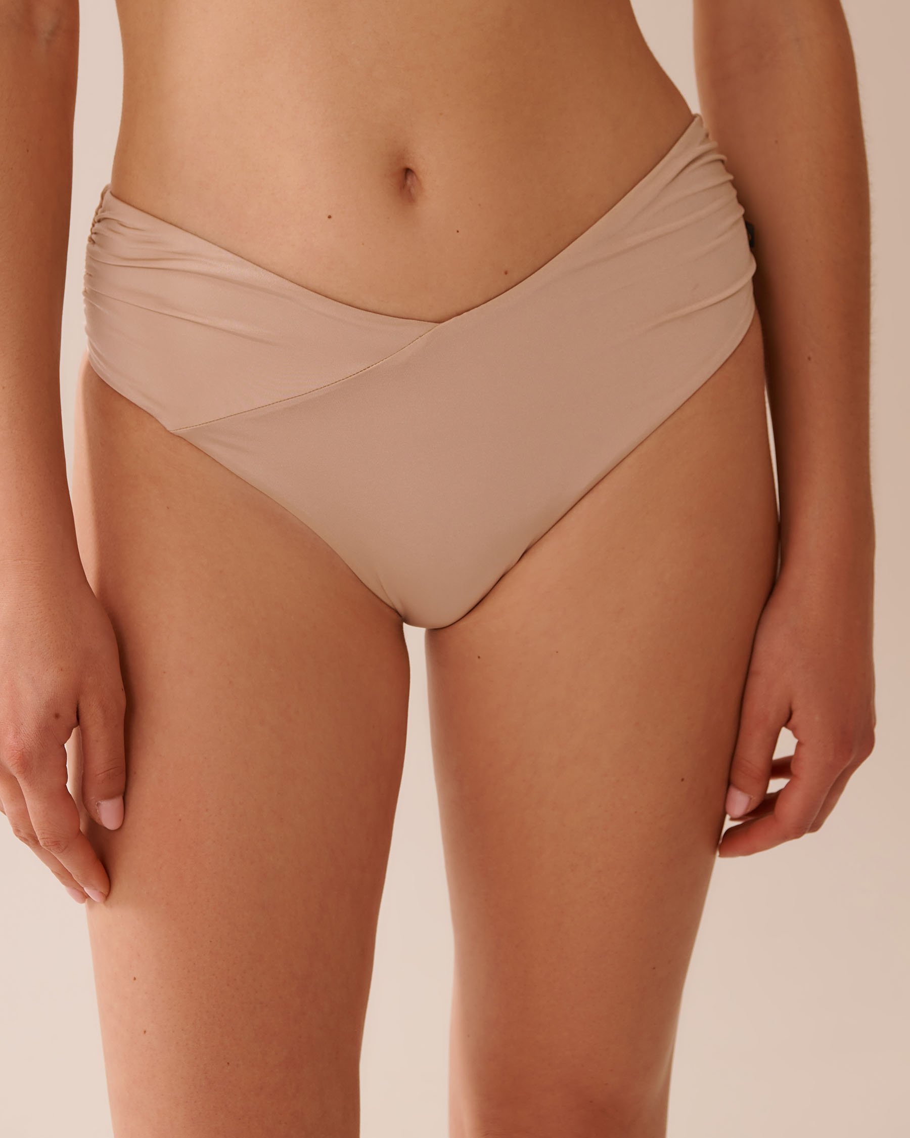 LA VIE EN ROSE AQUA WARM SAND Crossover Cheeky Bikini Bottom Warm Sand 70300750 - View1