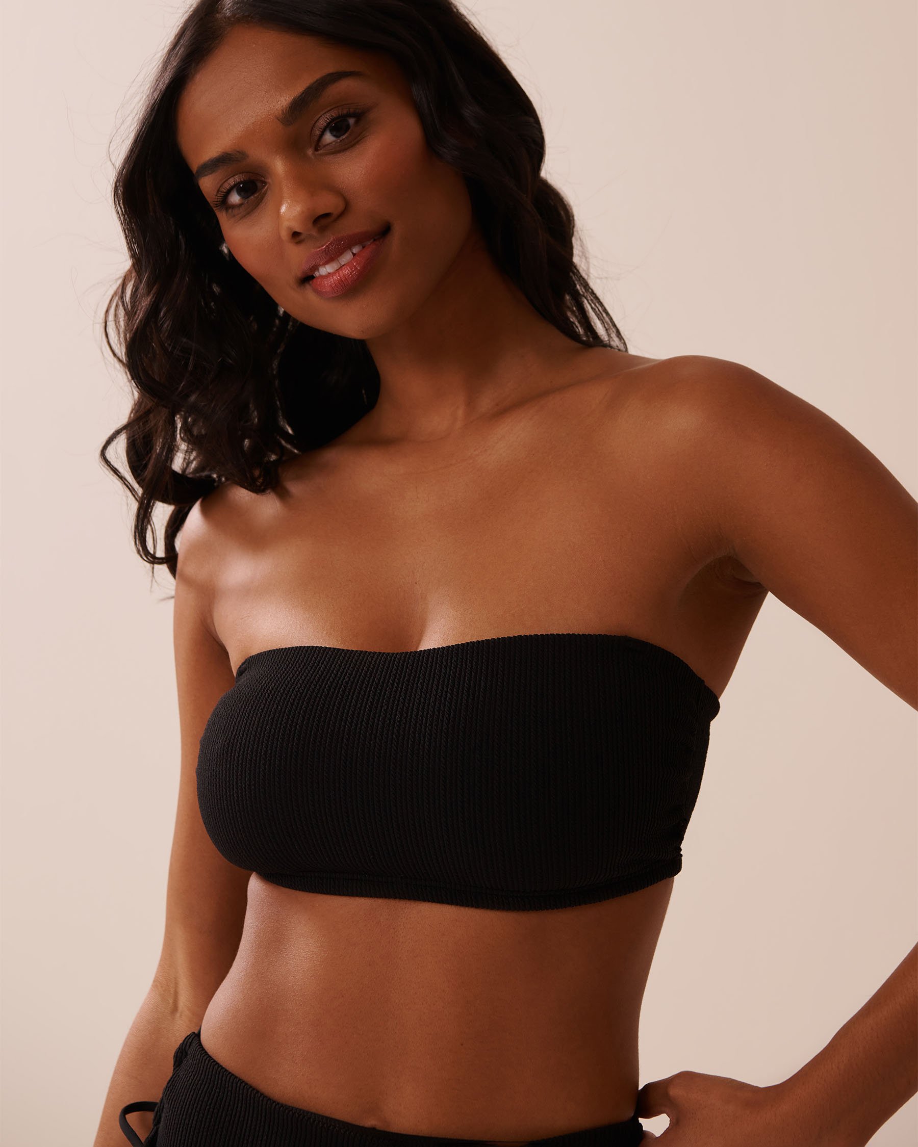 LA VIE EN ROSE AQUA SOLID Textured Bandeau Bikini Top Black 70100814 - View4