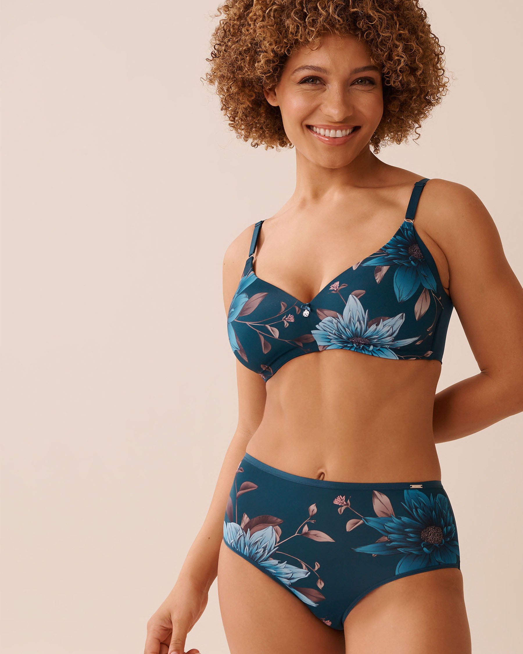 LA VIE EN ROSE Soutien-gorge doublure légère sans armatures dos lisse Chrysanthèmes bleus 10200545 - View1