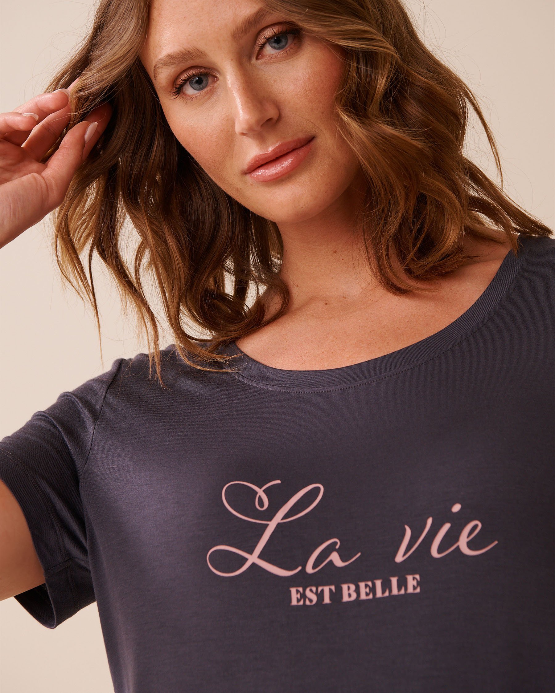 LA VIE EN ROSE Ditsy Floral Print Soft Jersey Crew Neck T-shirt Anthracite 60100159 - View3