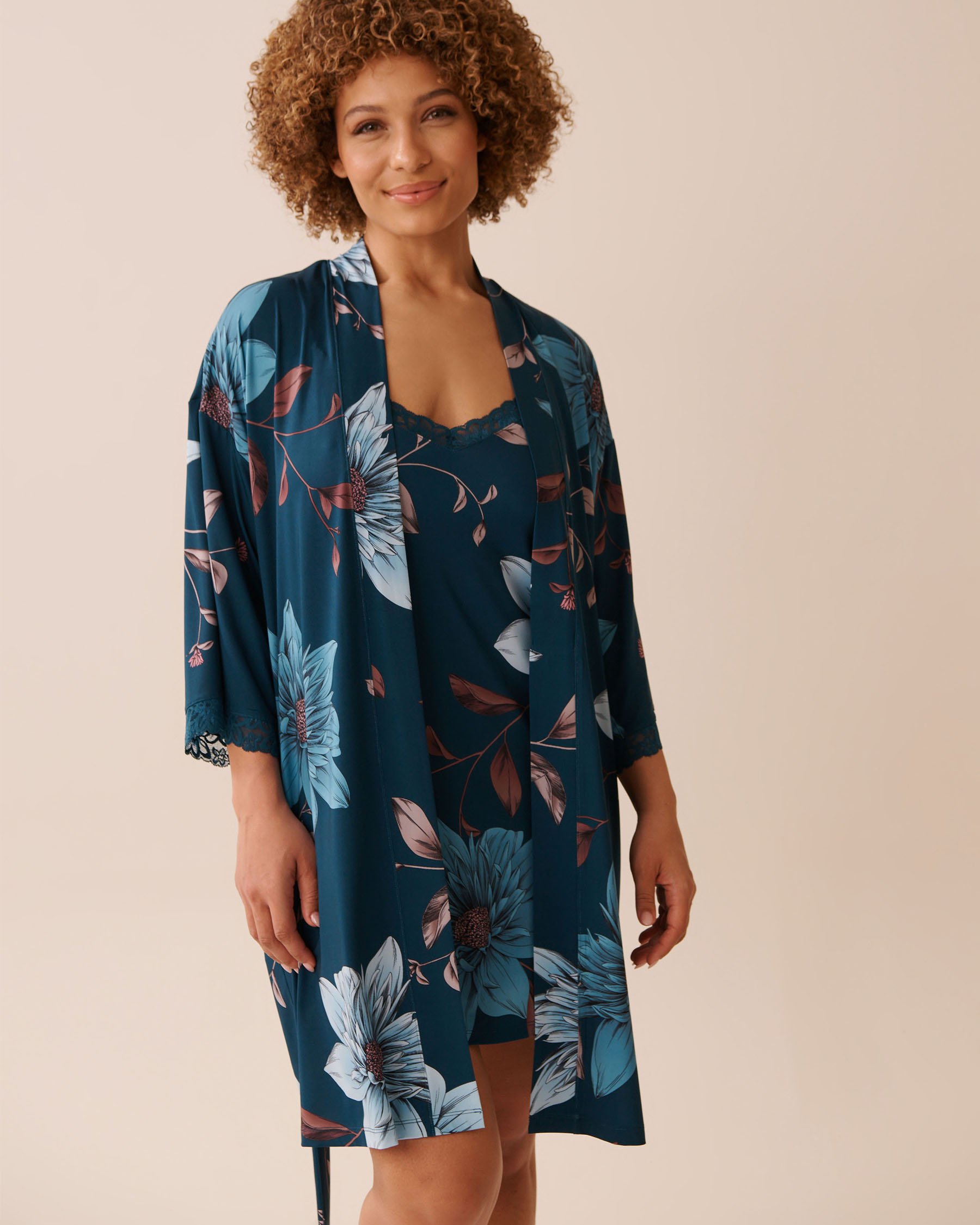 LA VIE EN ROSE Recycled Fibers Chrysanthemum Print Lace Trim Kimono Blue Chrysanthemum 60600104 - View2