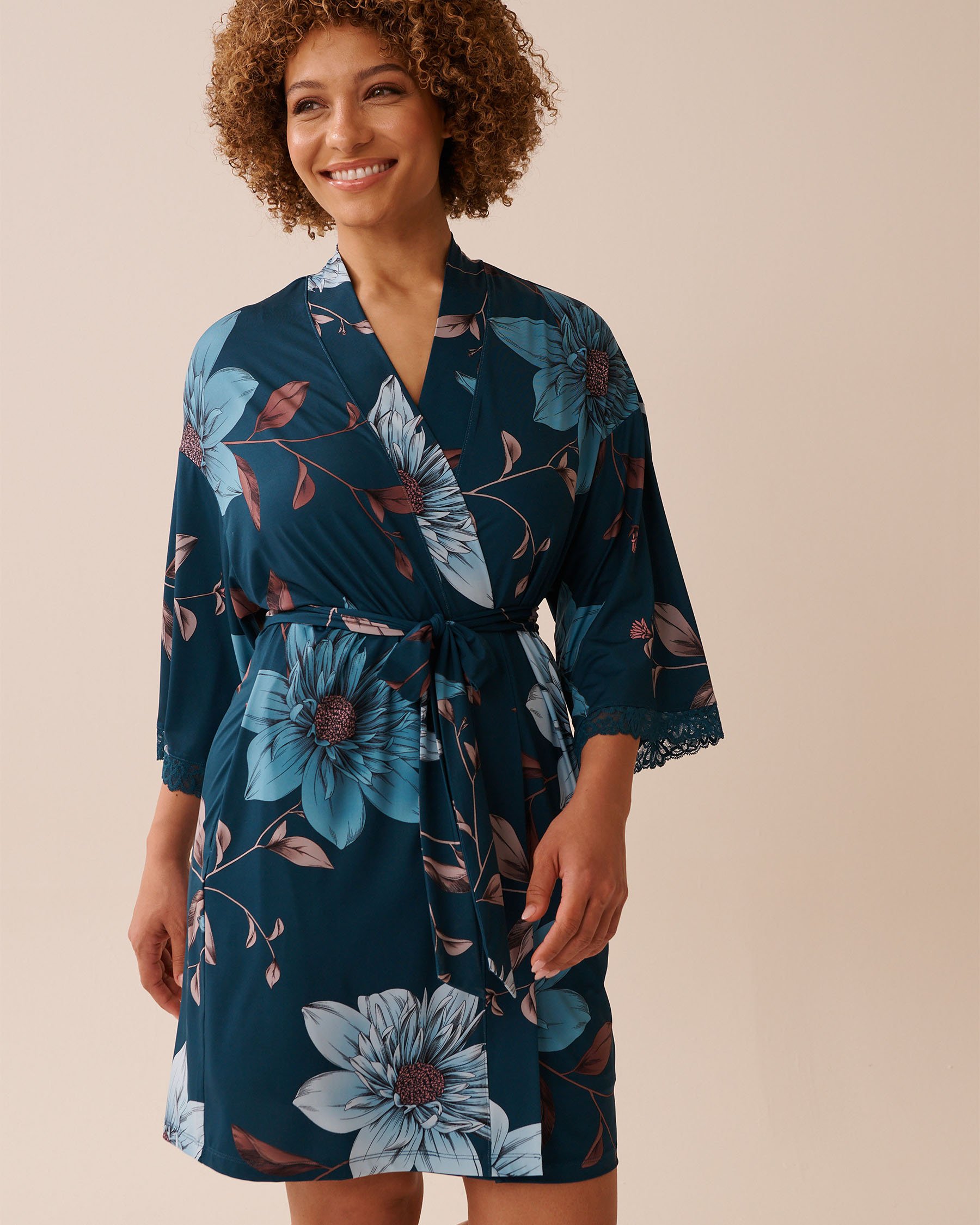 LA VIE EN ROSE Recycled Fibers Chrysanthemum Print Lace Trim Kimono Blue Chrysanthemum 60600104 - View3