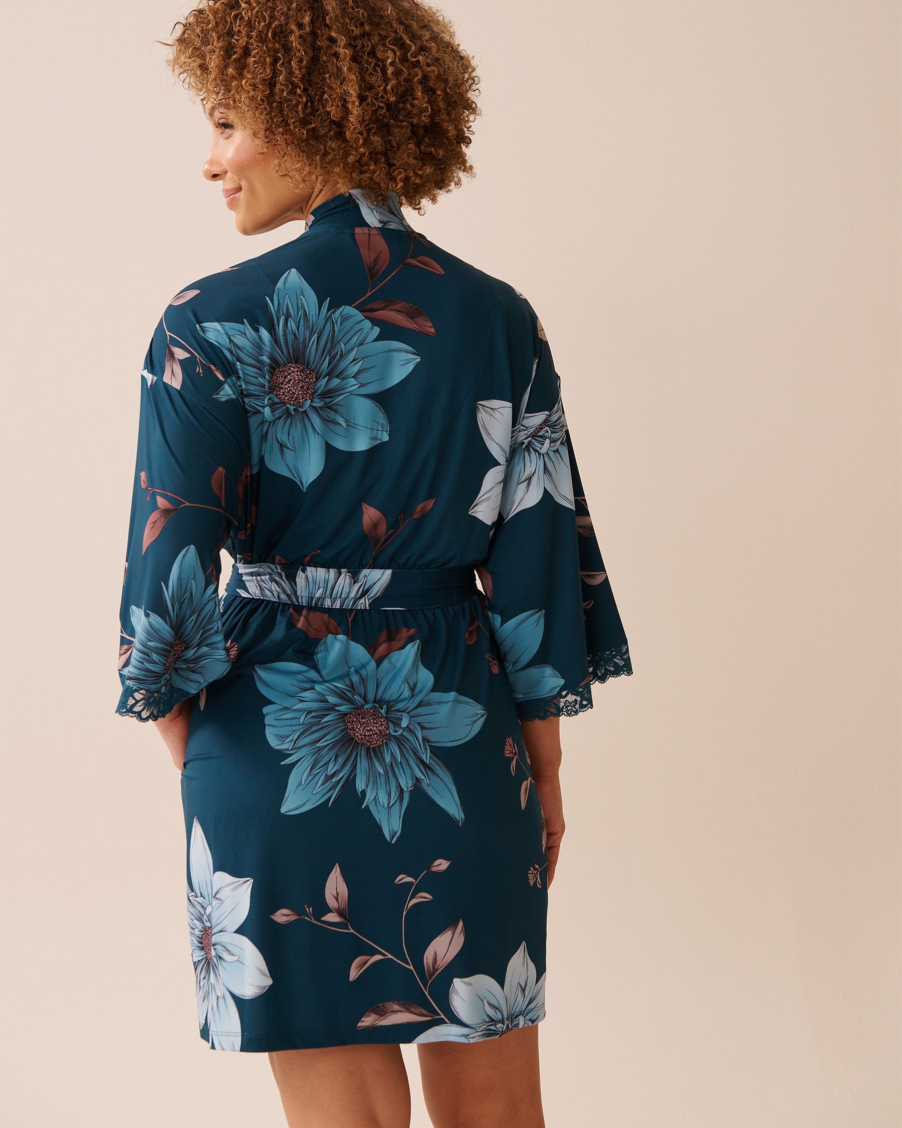 LA VIE EN ROSE Recycled Fibers Chrysanthemum Print Lace Trim Kimono Blue Chrysanthemum 60600104 - View4