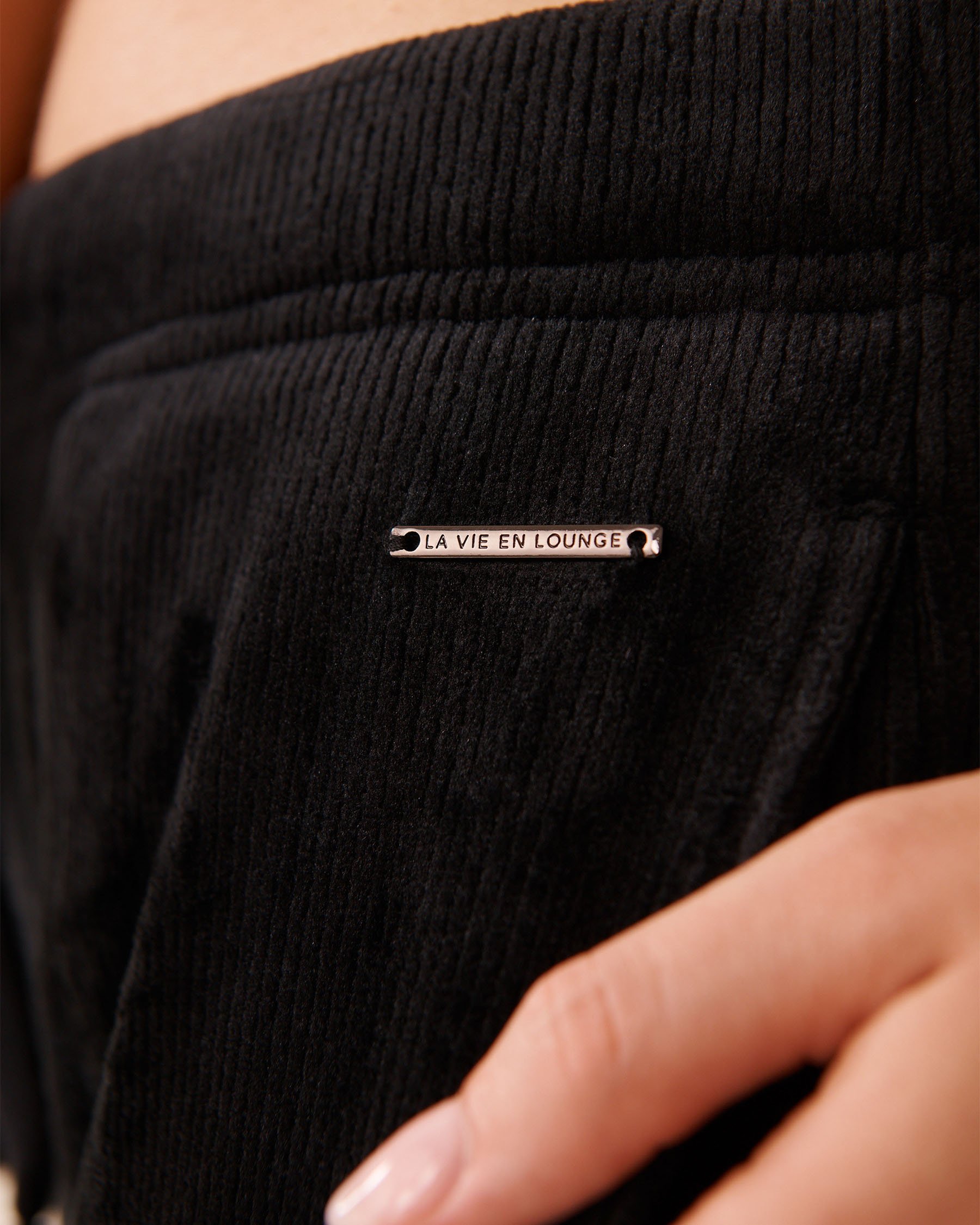 LA VIE EN ROSE Pantalon épais en tissu côtelé Noir 50200104 - Voir3