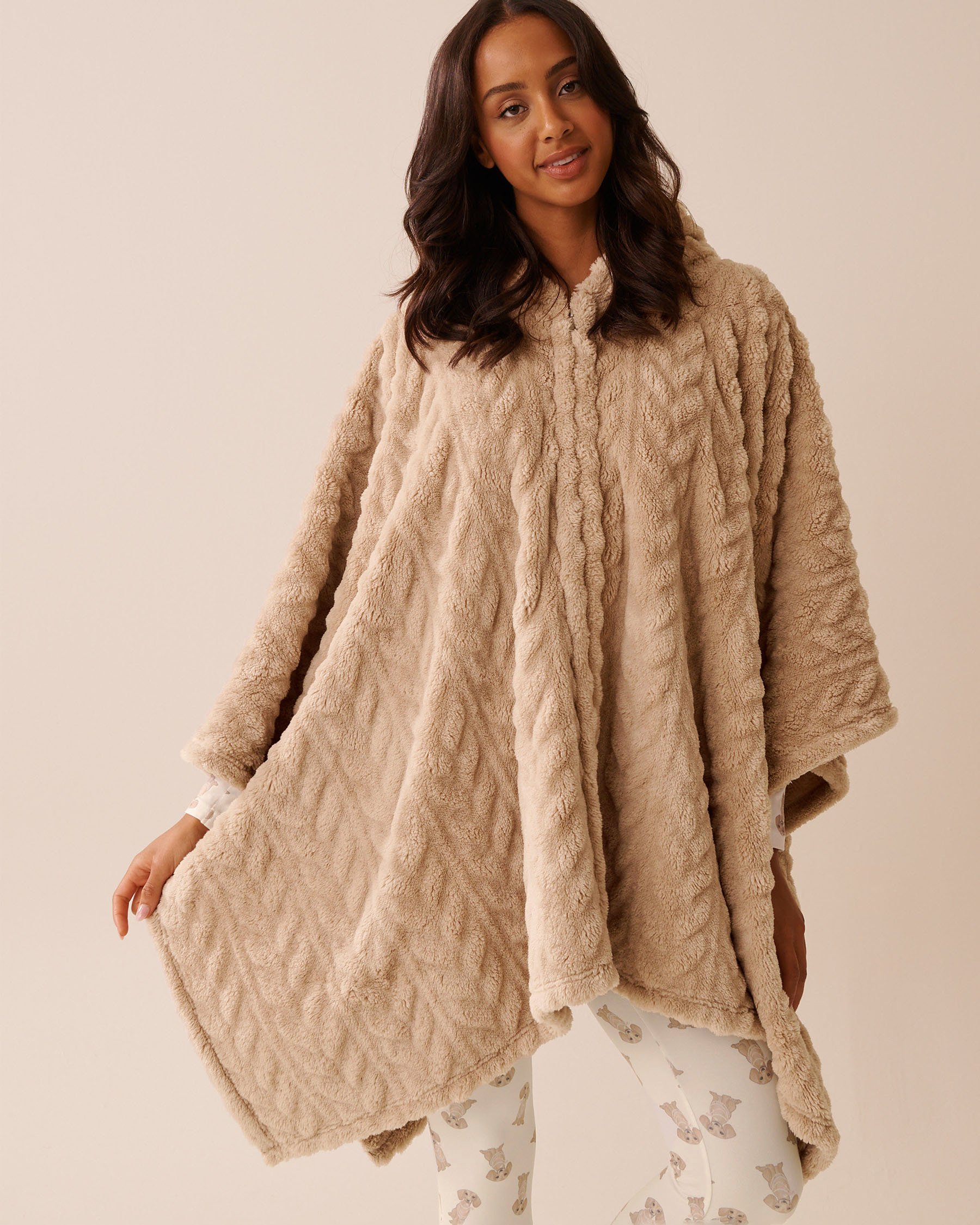 LA VIE EN ROSE Cable Effect Soft Plush Hooded Cape Beige 40700414 - View1