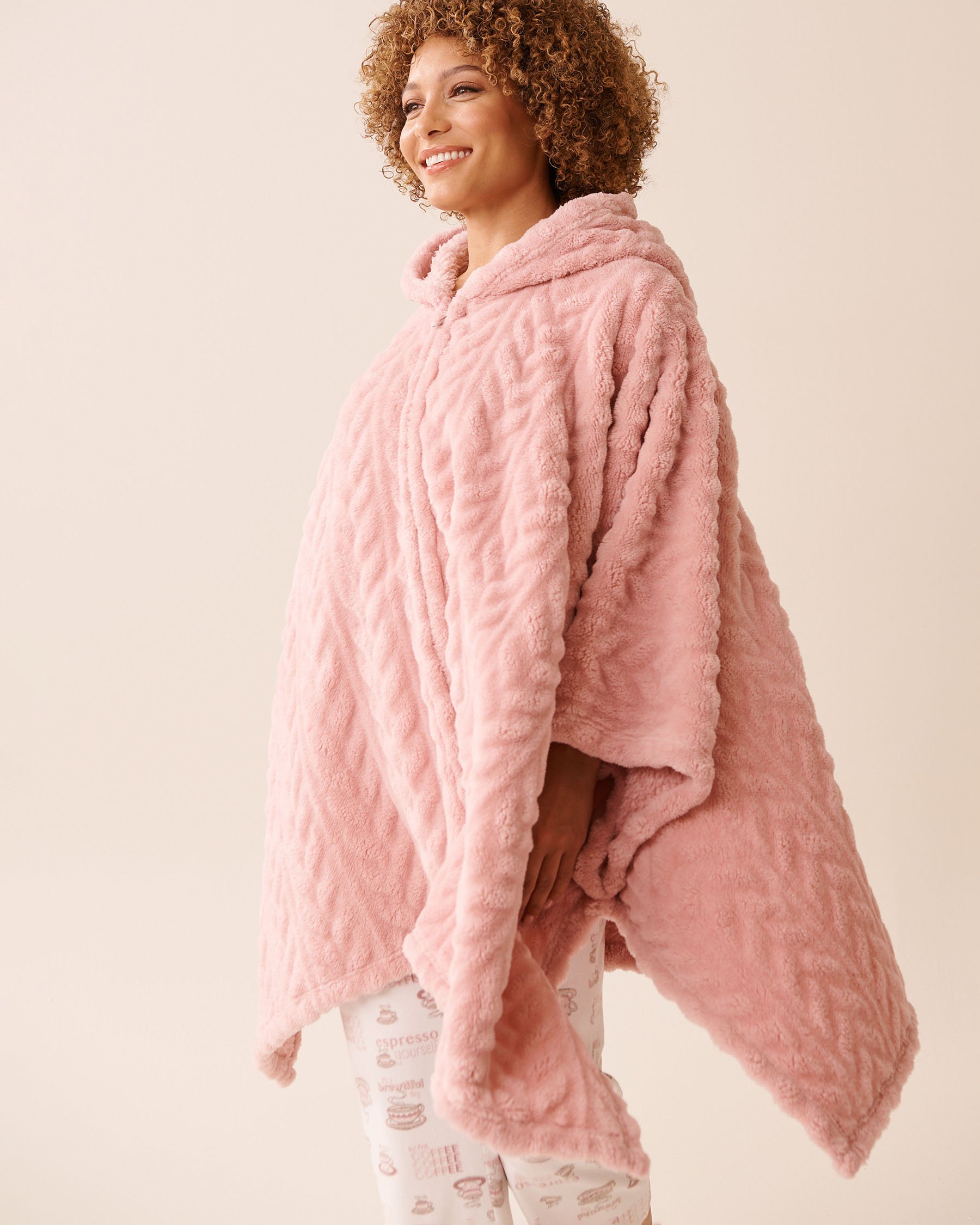LA VIE EN ROSE Cable Effect Soft Plush Hooded Cape Pink 40700414 - View5