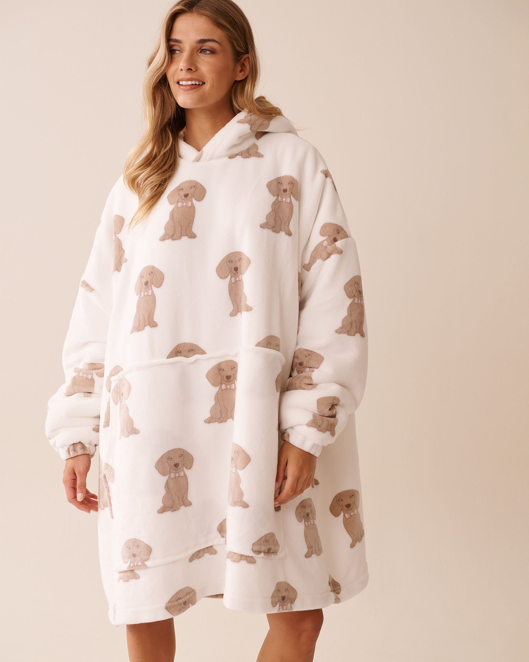 LA VIE EN ROSE Dachshund Soft Plush Oversized Hoodie White/Dachshunds 40700418 - View1