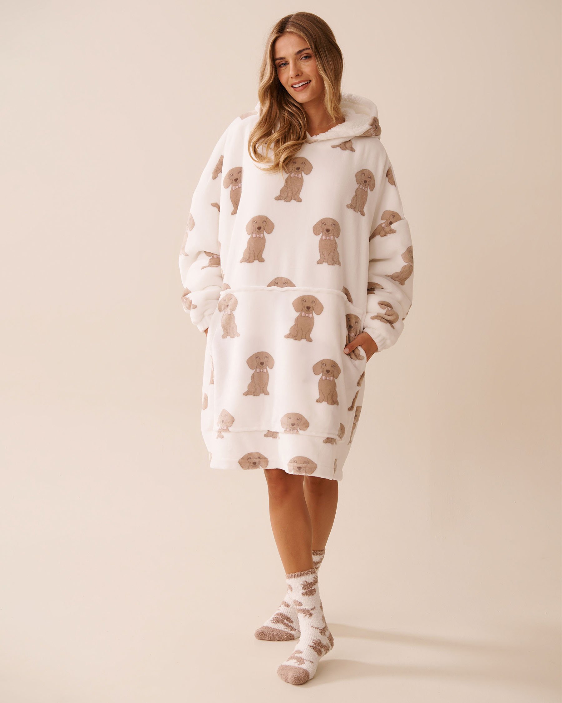 LA VIE EN ROSE Chandail surdimensionné en peluche douce imprimé teckel Blanc/Teckels 40700418 - Voir4