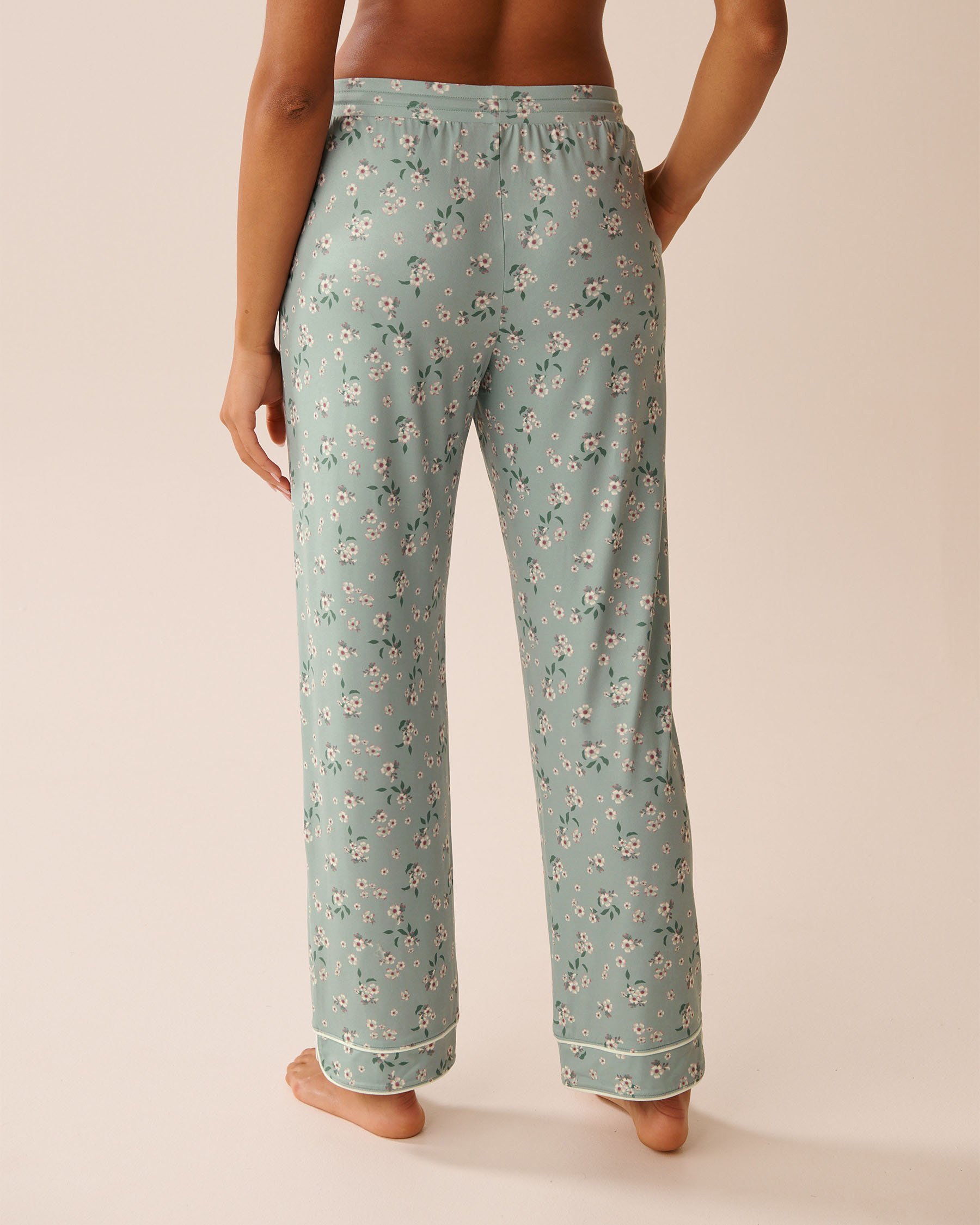 LA VIE EN ROSE Floral Print Super Soft Pajama Pants Green/White Flowers 40200763 - View2