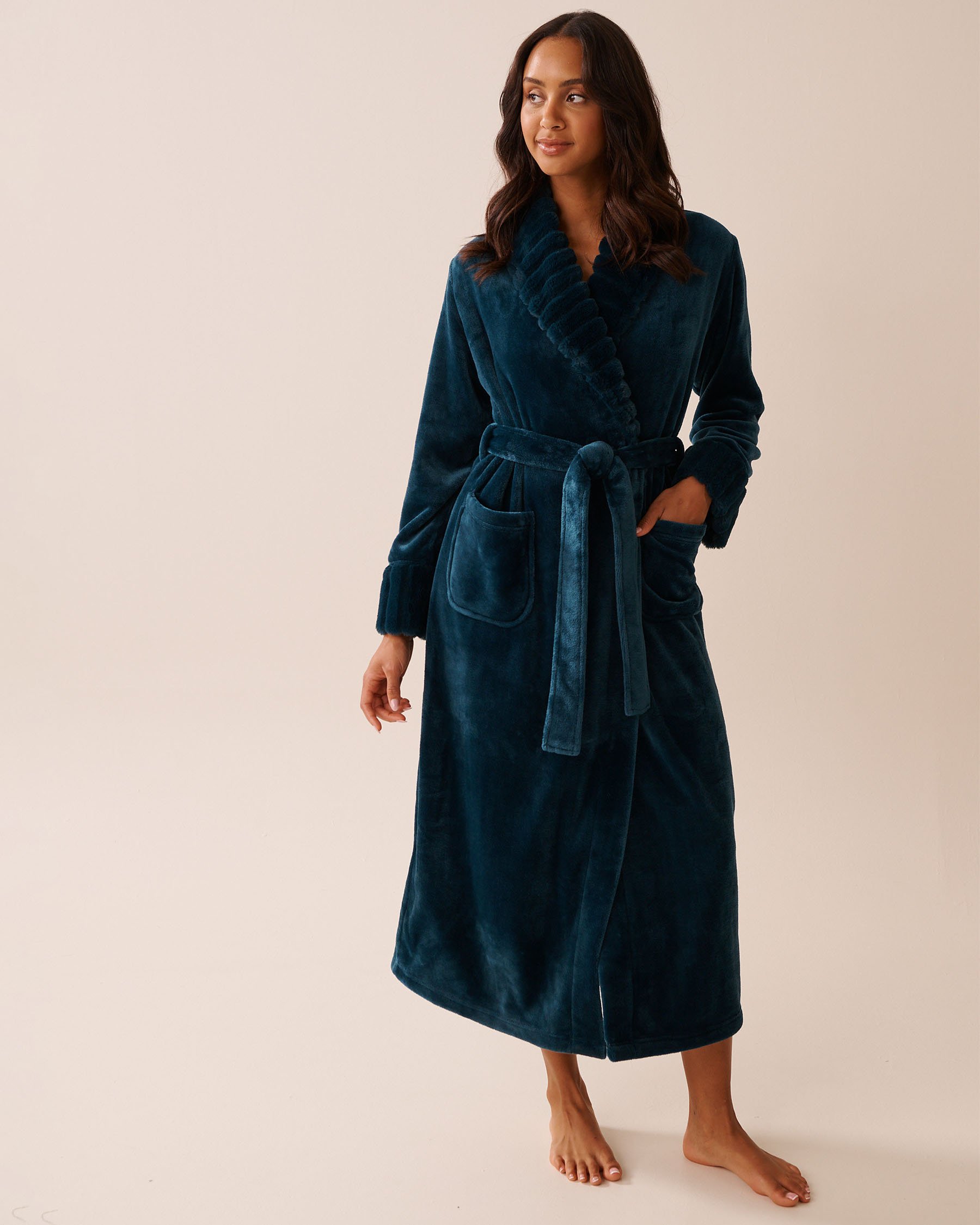 LA VIE EN ROSE Long Faux Fur and Soft Plush Robe Dark Cyan 40600211 - View3