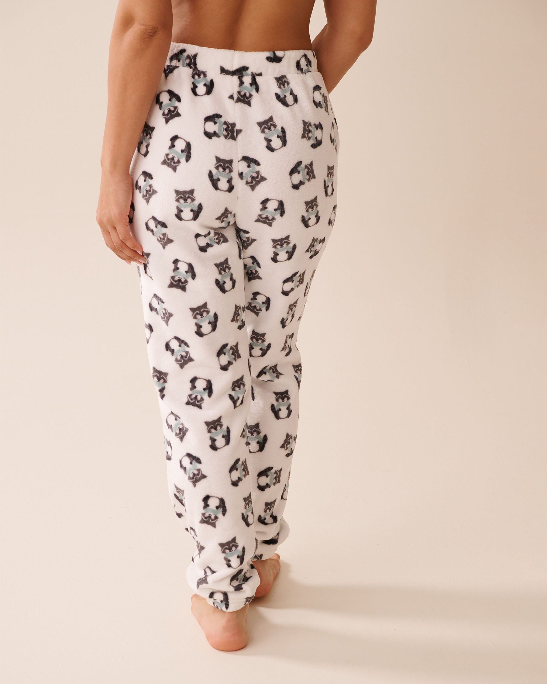 LA VIE EN ROSE Raccoon Print Soft Plush PJ Set White/Raccoons 40400085 - View5