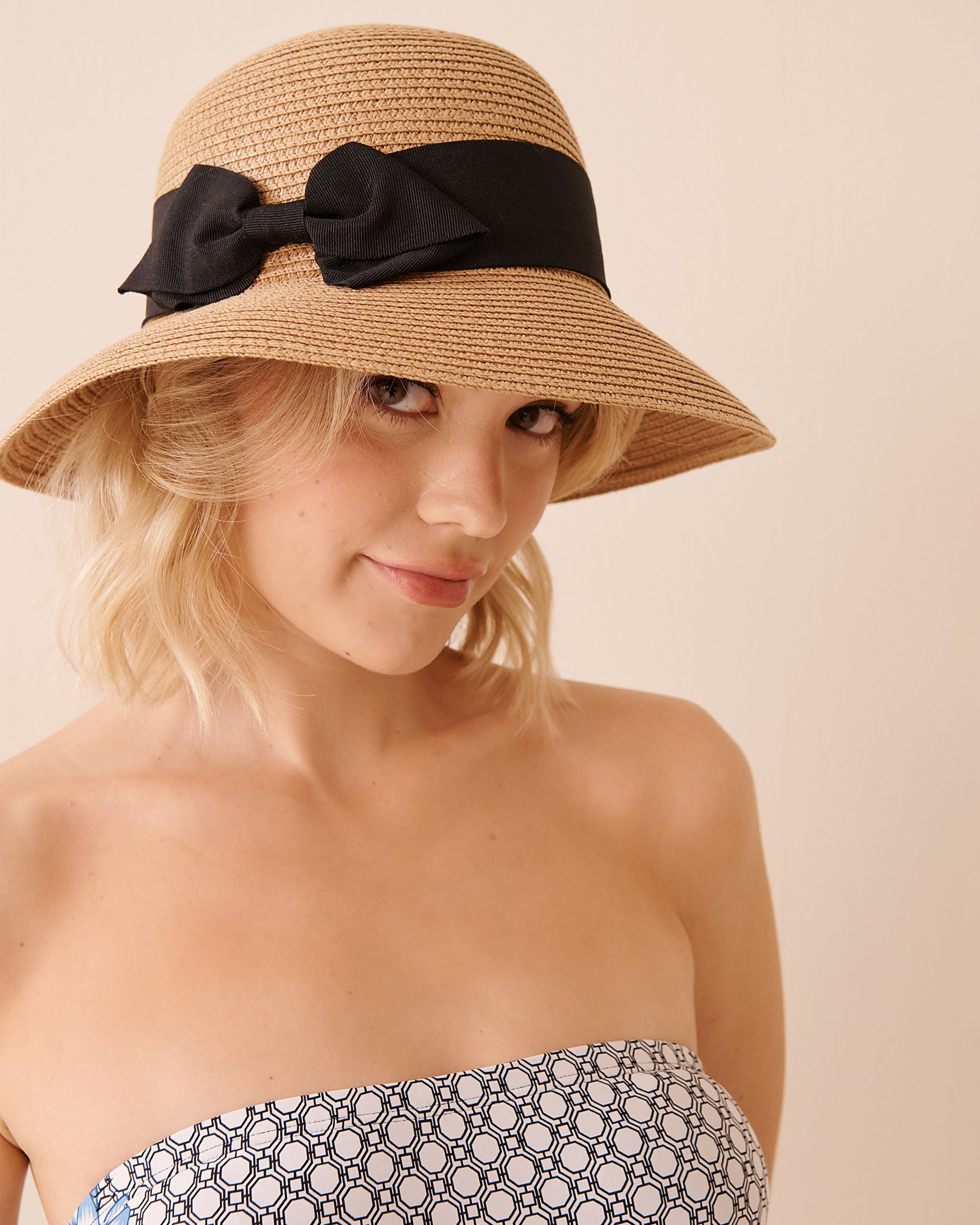LA VIE EN ROSE AQUA Straw Bowler Hat Beige 80500116 - View1
