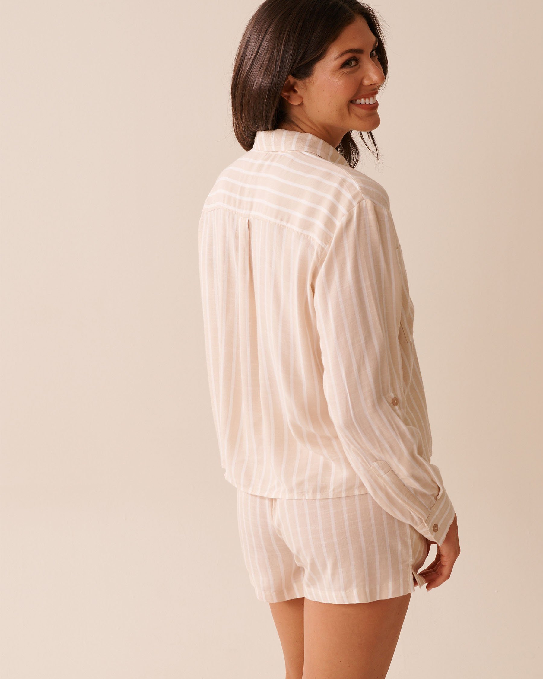 LA VIE EN ROSE AQUA Striped Crop Button-down Shirt Beige & White Stripes 80100037 - View2