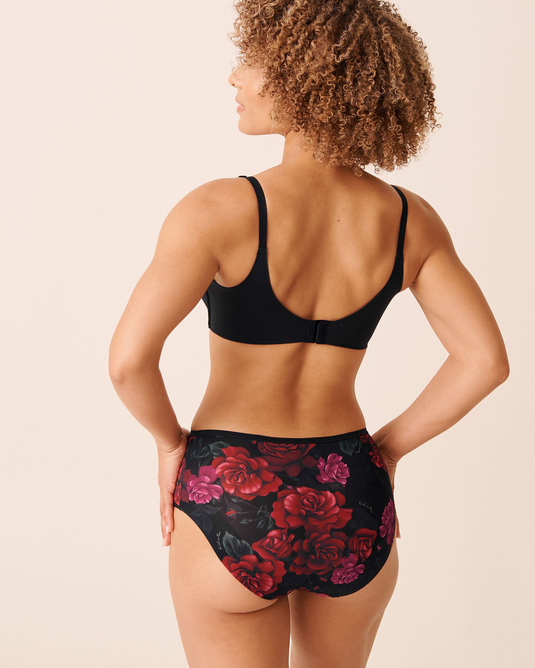 LA VIE EN ROSE Lightly Lined Wireless Sleek Back Bra Black/Red Roses 10200558 - View2