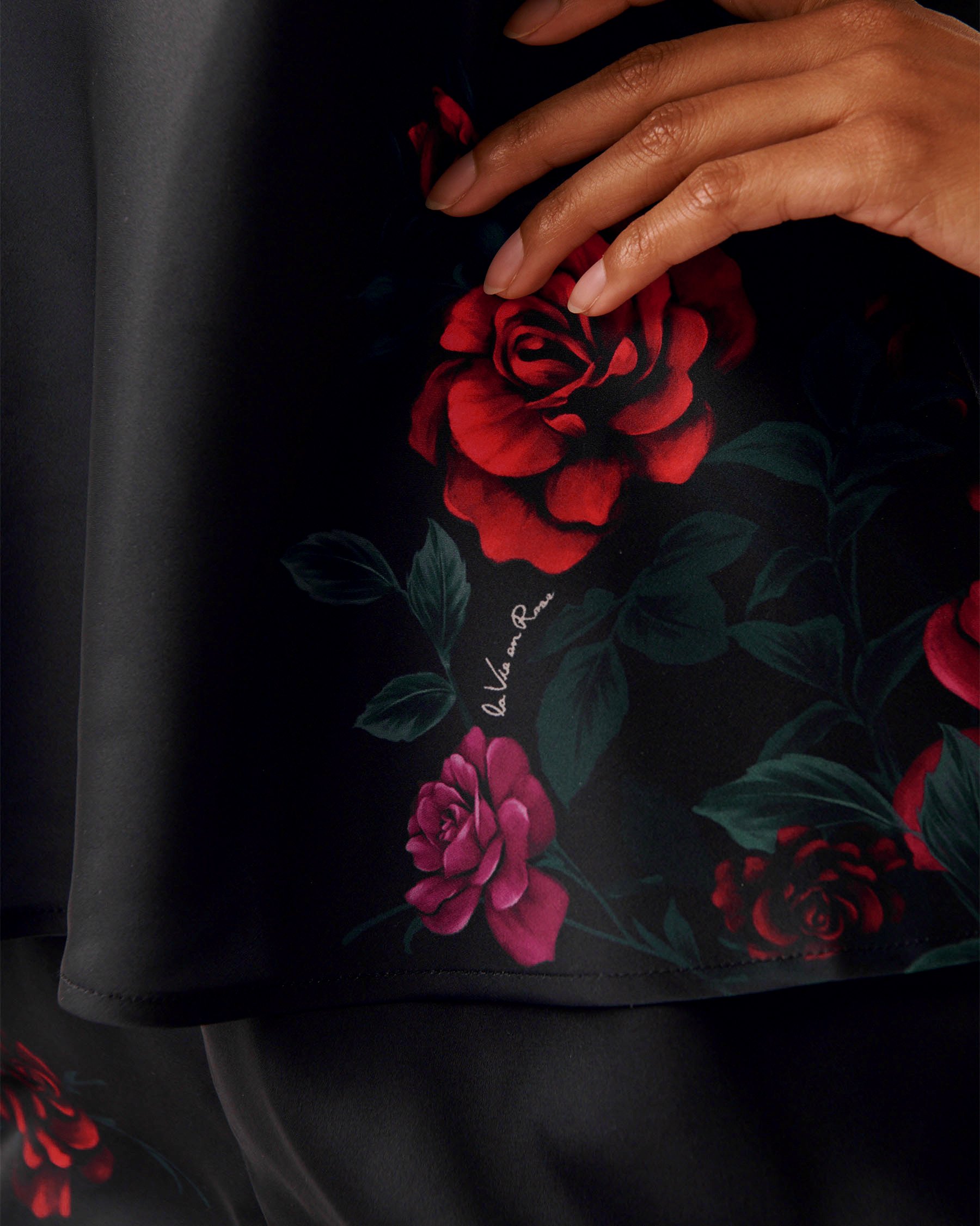 LA VIE EN ROSE Red Rose Print Satin Cami Black/Red Roses 60100160 - View5