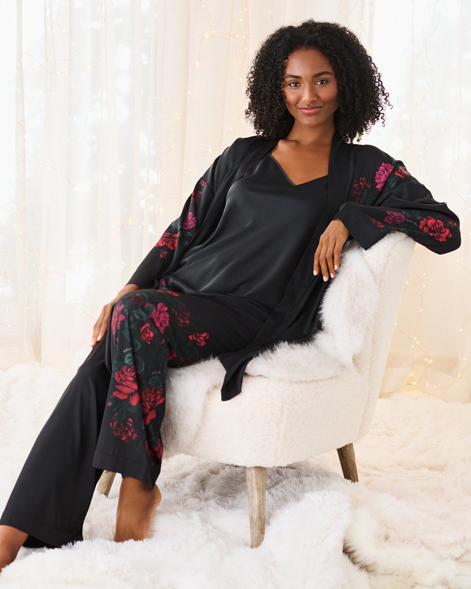 LA VIE EN ROSE Red Rose Print Satin Pants Black/Red Roses 60200155 - View2