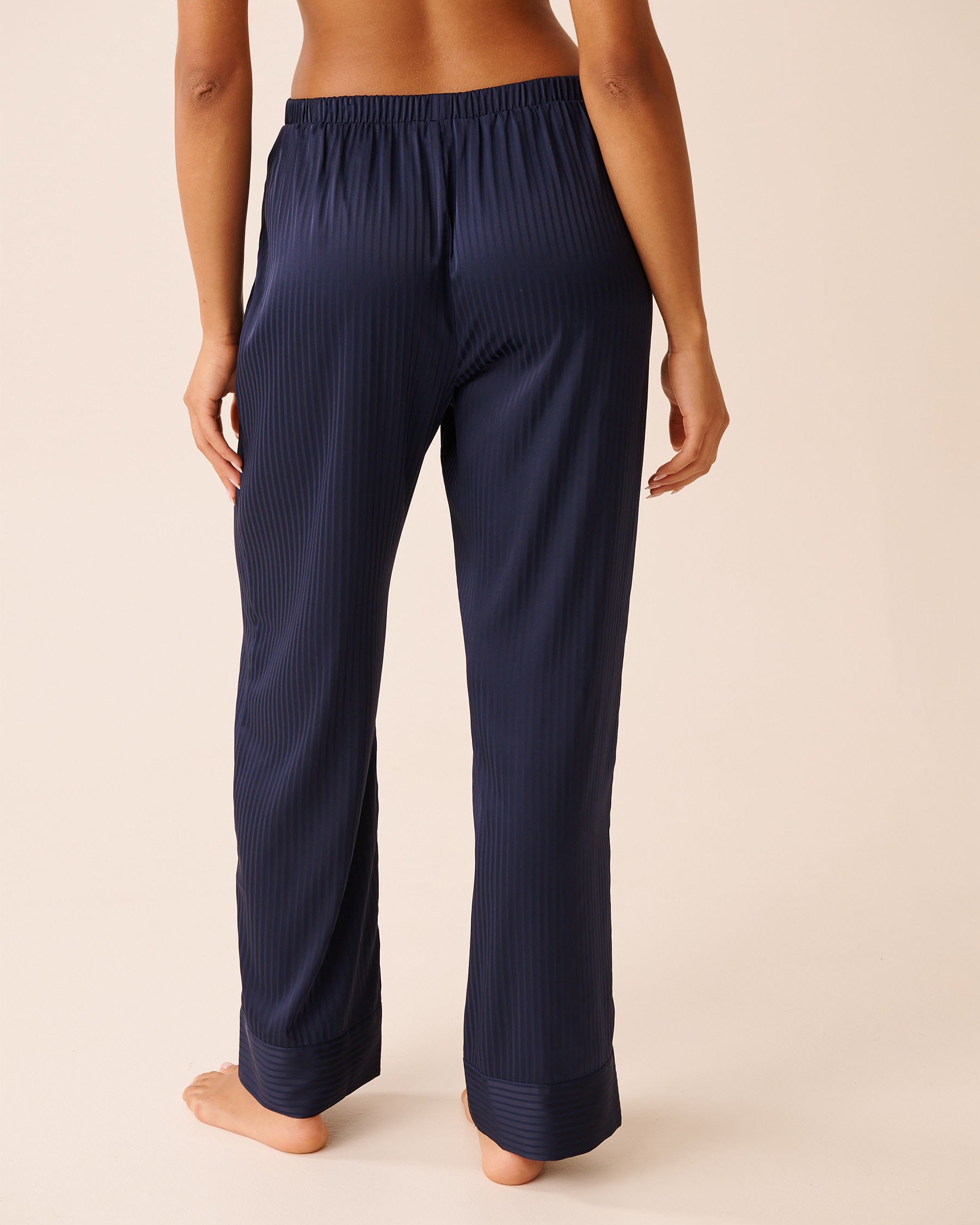 LA VIE EN ROSE Ensemble pyjama en satin jacquard à rayures Bleu nuit 60400064 - Voir5