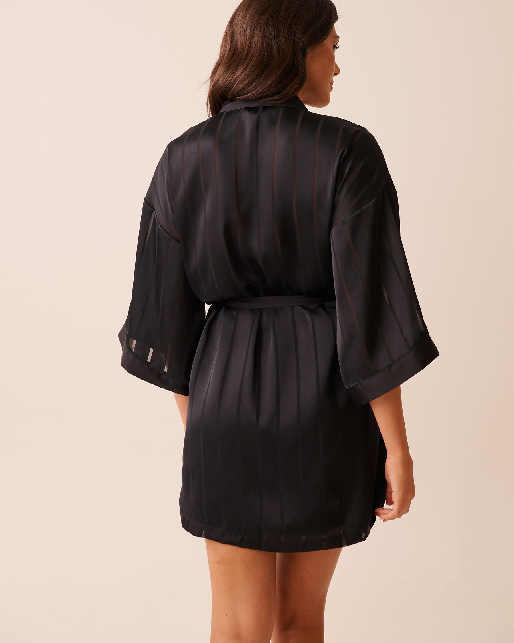 LA VIE EN ROSE Shadow Stripe Satin Kimono Black 60600110 - View2