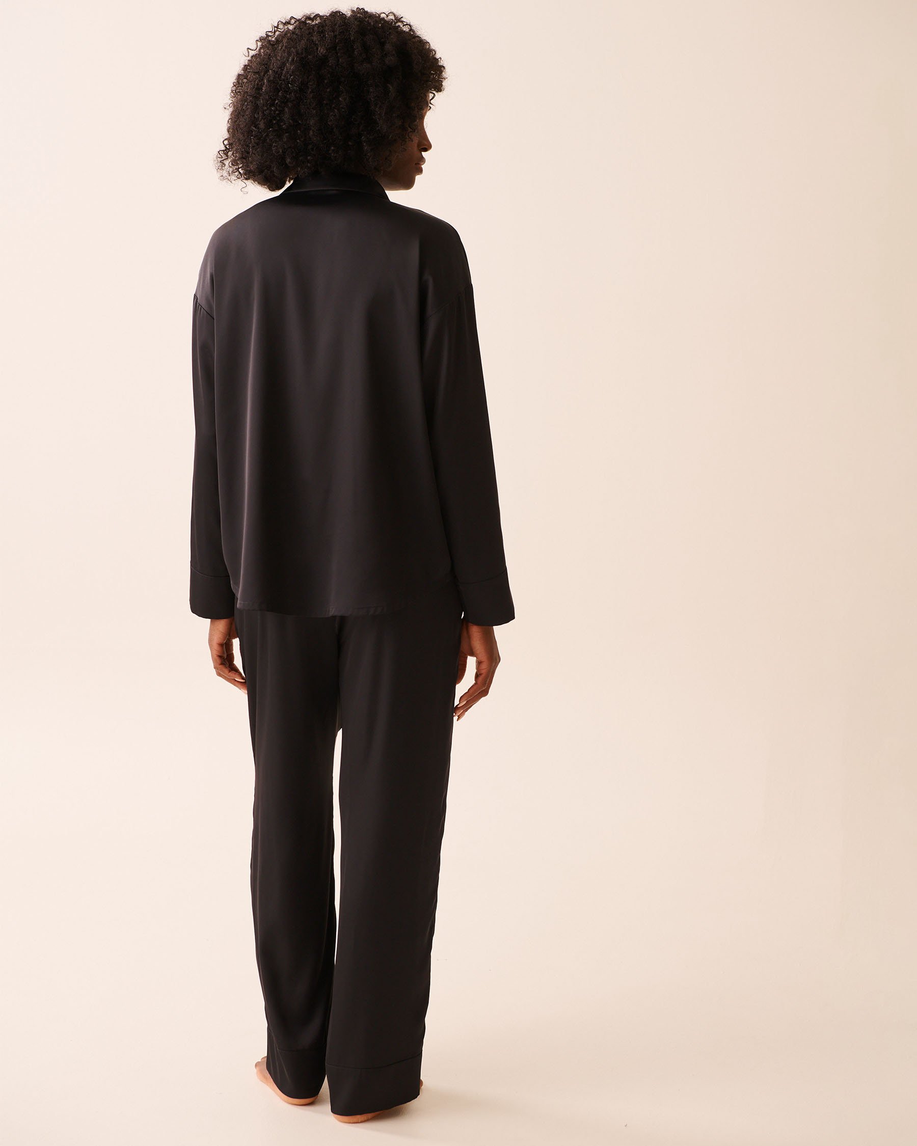 LA VIE EN ROSE Long Sleeve Satin Pajama Set Black 60400063 - View2