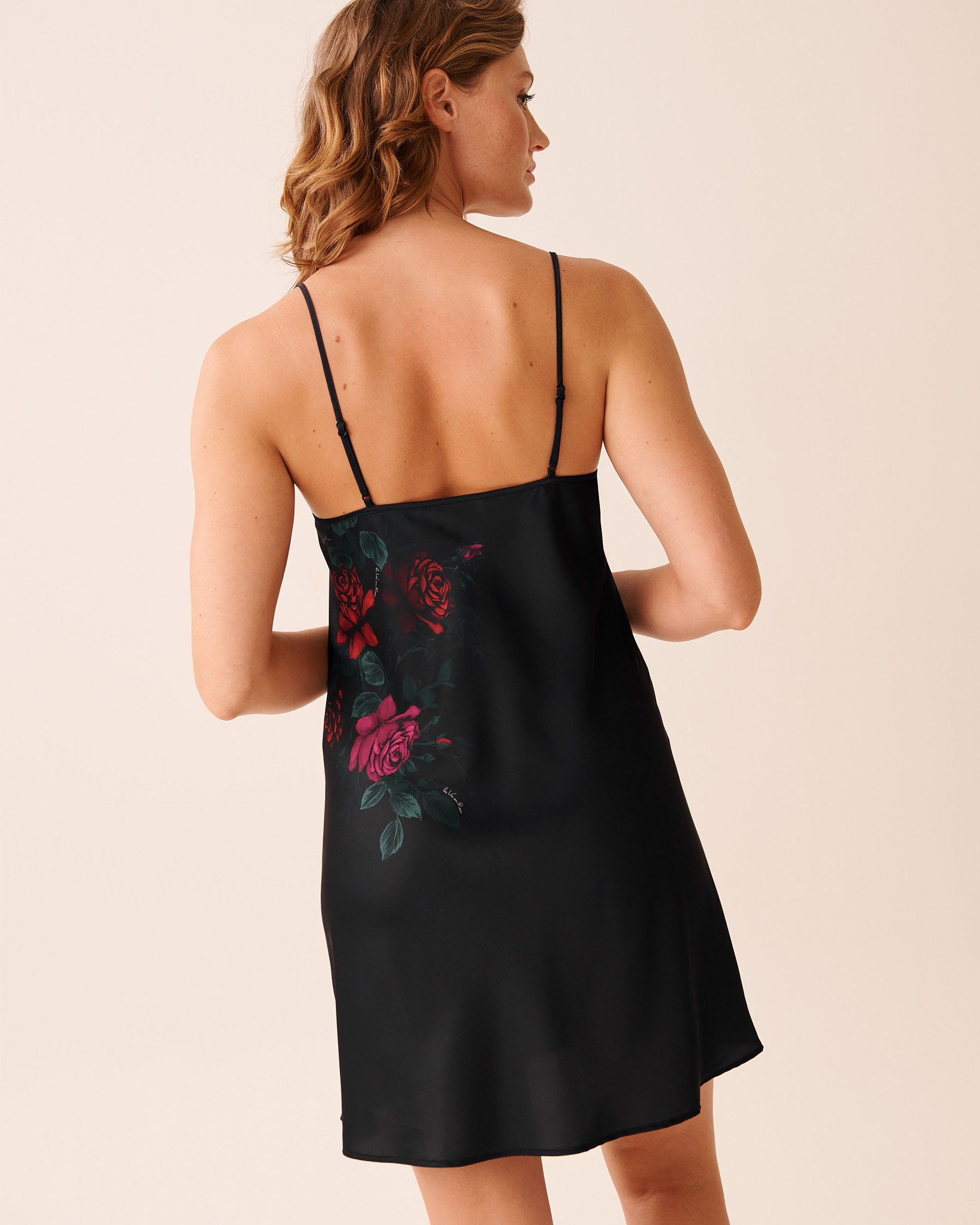 LA VIE EN ROSE Red Rose Print Satin Nightie Black/Red Roses 60500210 - View2