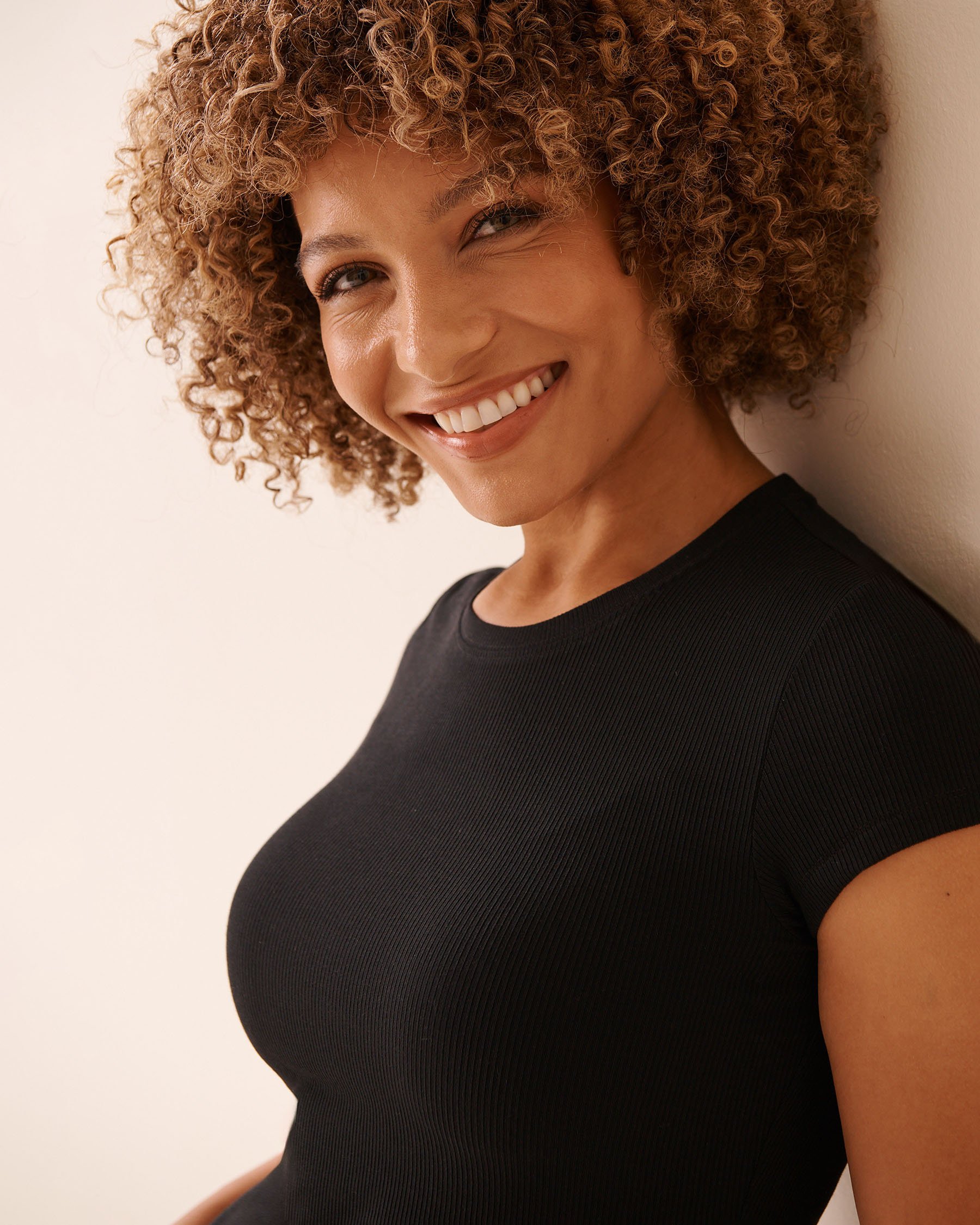 LA VIE EN ROSE T-shirt en modal côtelé Noir 60100172 - Voir3