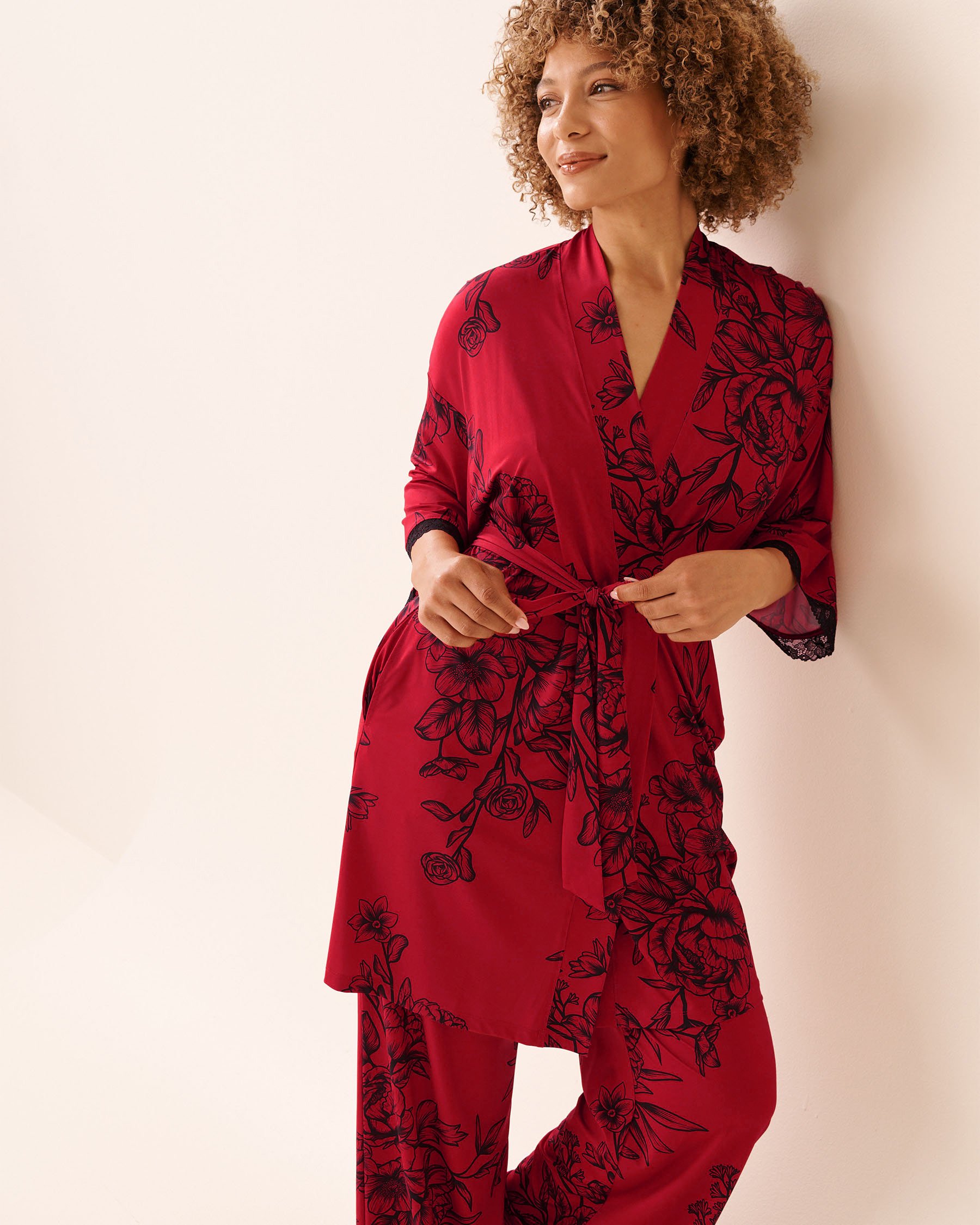 LA VIE EN ROSE Crimson Bloom Recycled Fibers Lace Trim Kimono Crimson Bloom 60600109 - View5