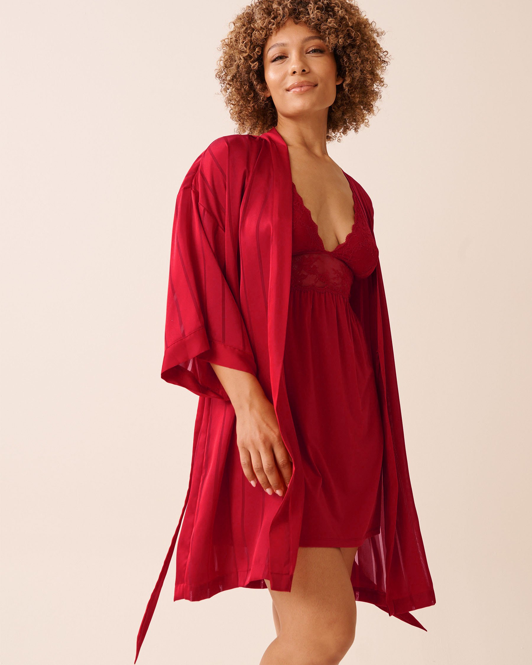LA VIE EN ROSE Shadow Stripe Satin Kimono Merry Red 60600110 - View1