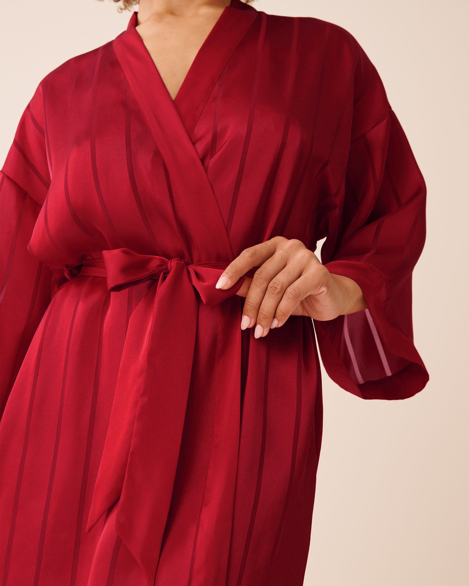 LA VIE EN ROSE Kimono en satin rayures ombrées Rouge joyeux 60600110 - Voir4
