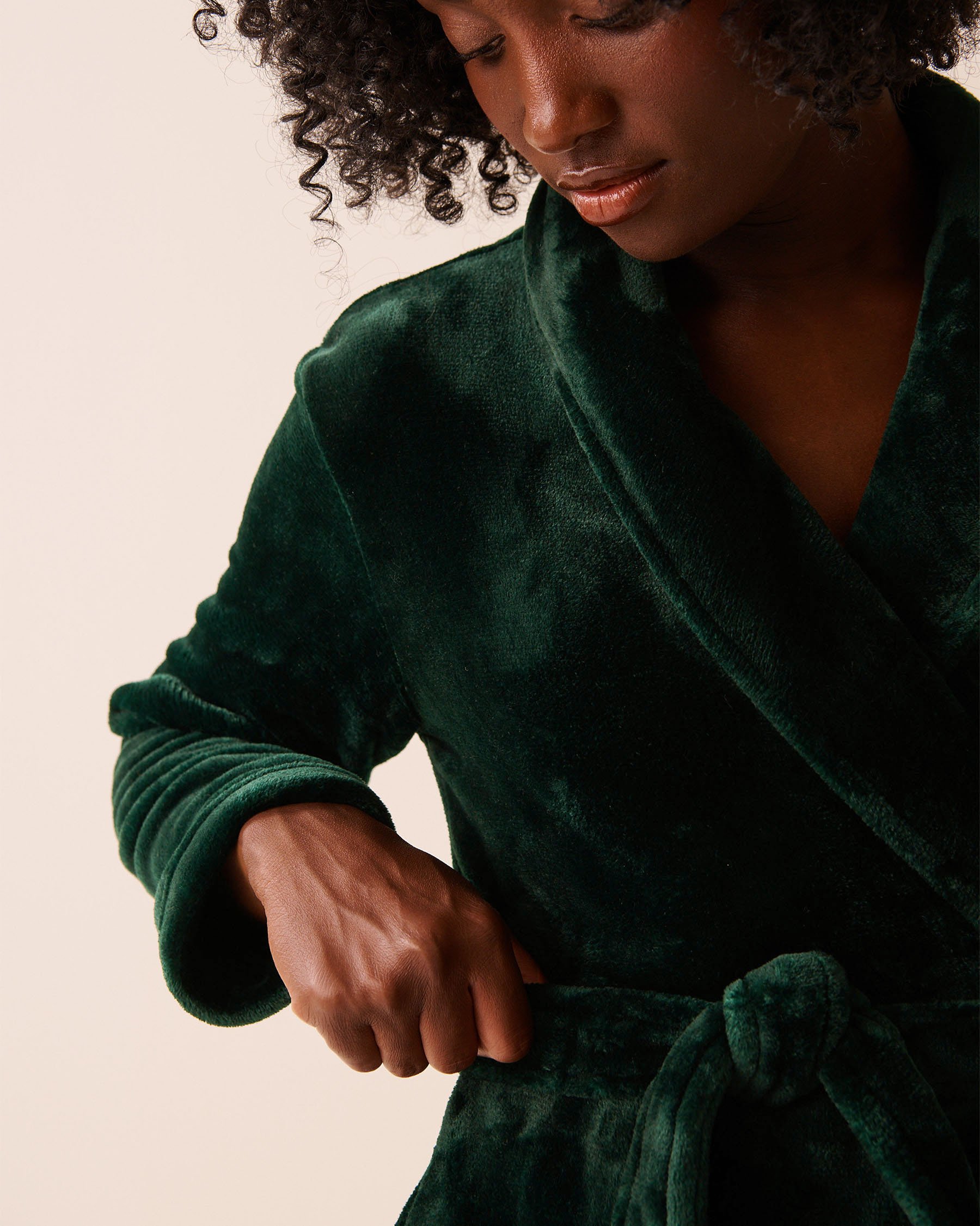 LA VIE EN ROSE Soft Plush Robe Fir Green 40600222 - View5